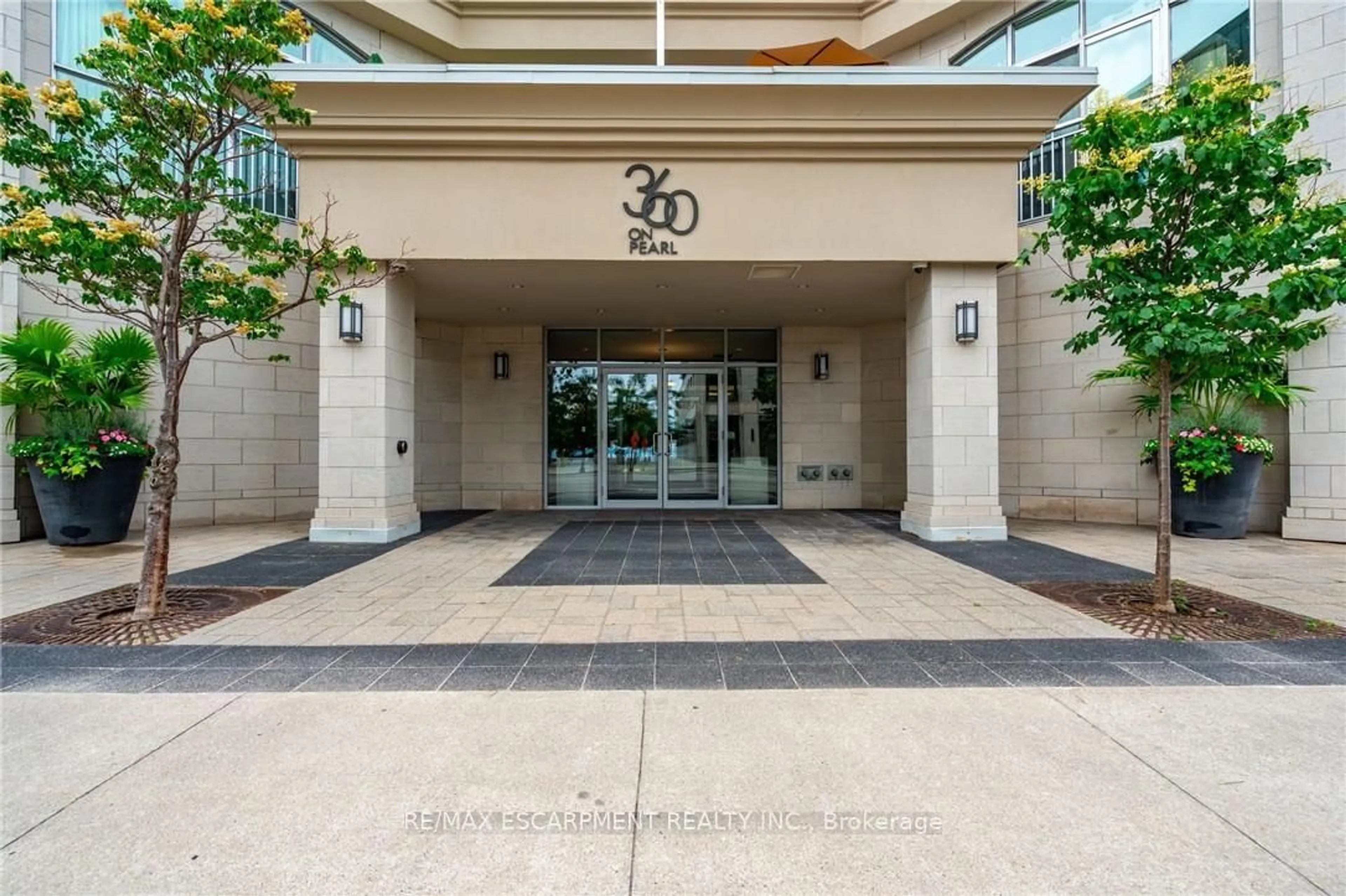 Indoor foyer for 360 Pearl St #1303, Burlington Ontario L7R 1E1