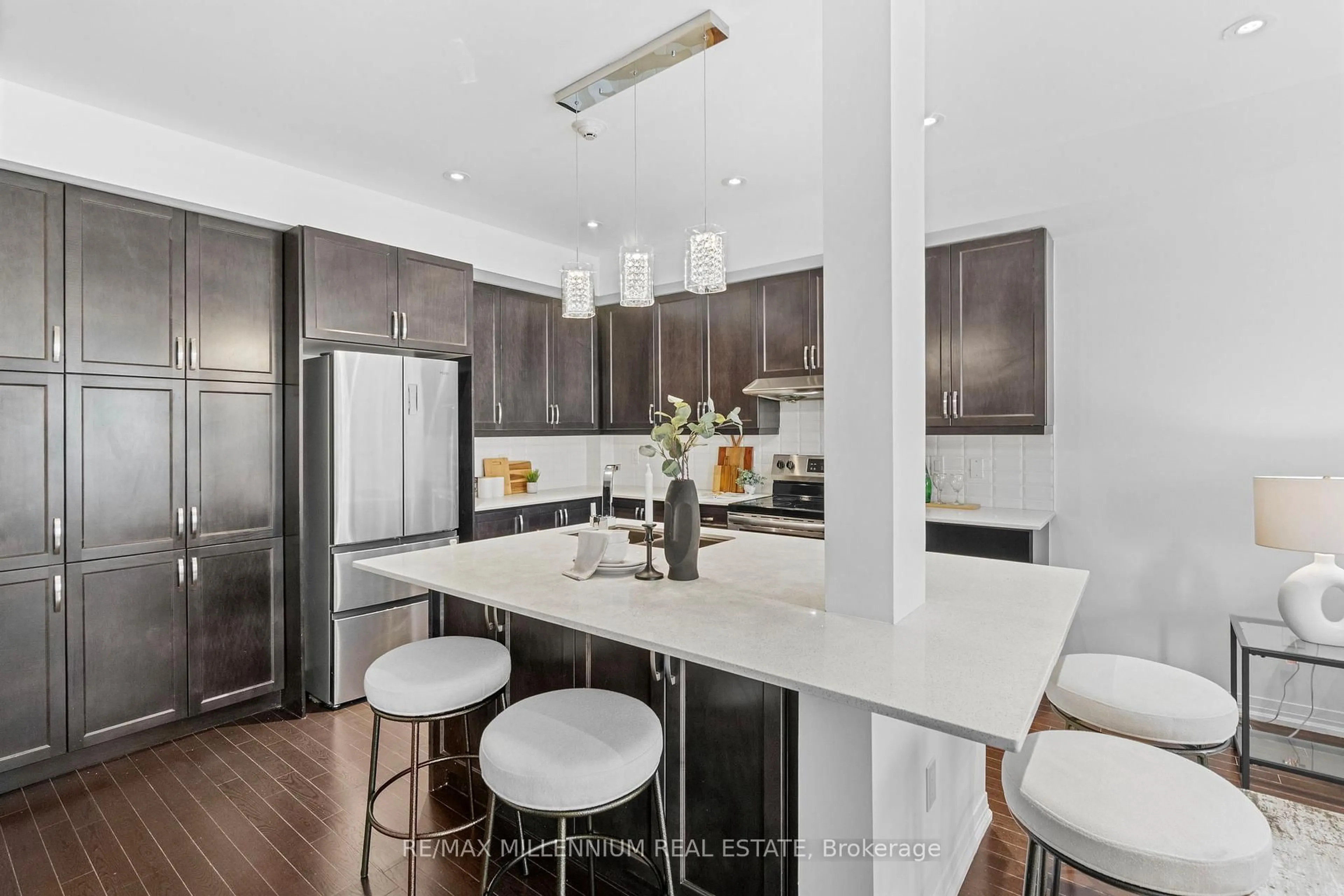 Contemporary kitchen, unknown for 62 Preston Meadow Ave #6, Mississauga Ontario L4Z 0C8