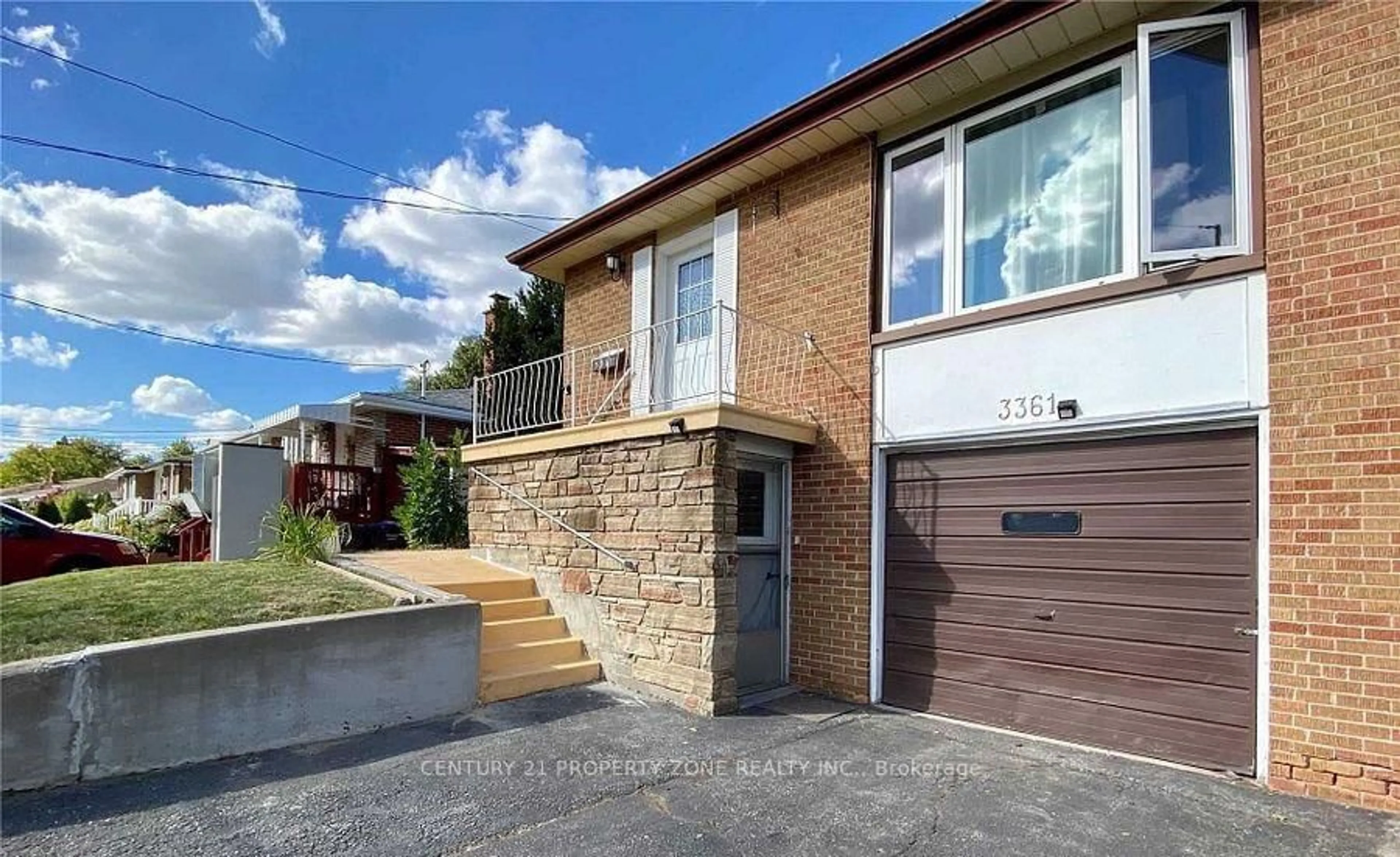 Home with brick exterior material, street for 3361 The Credit Woodlands, Mississauga Ontario L5C 2J9