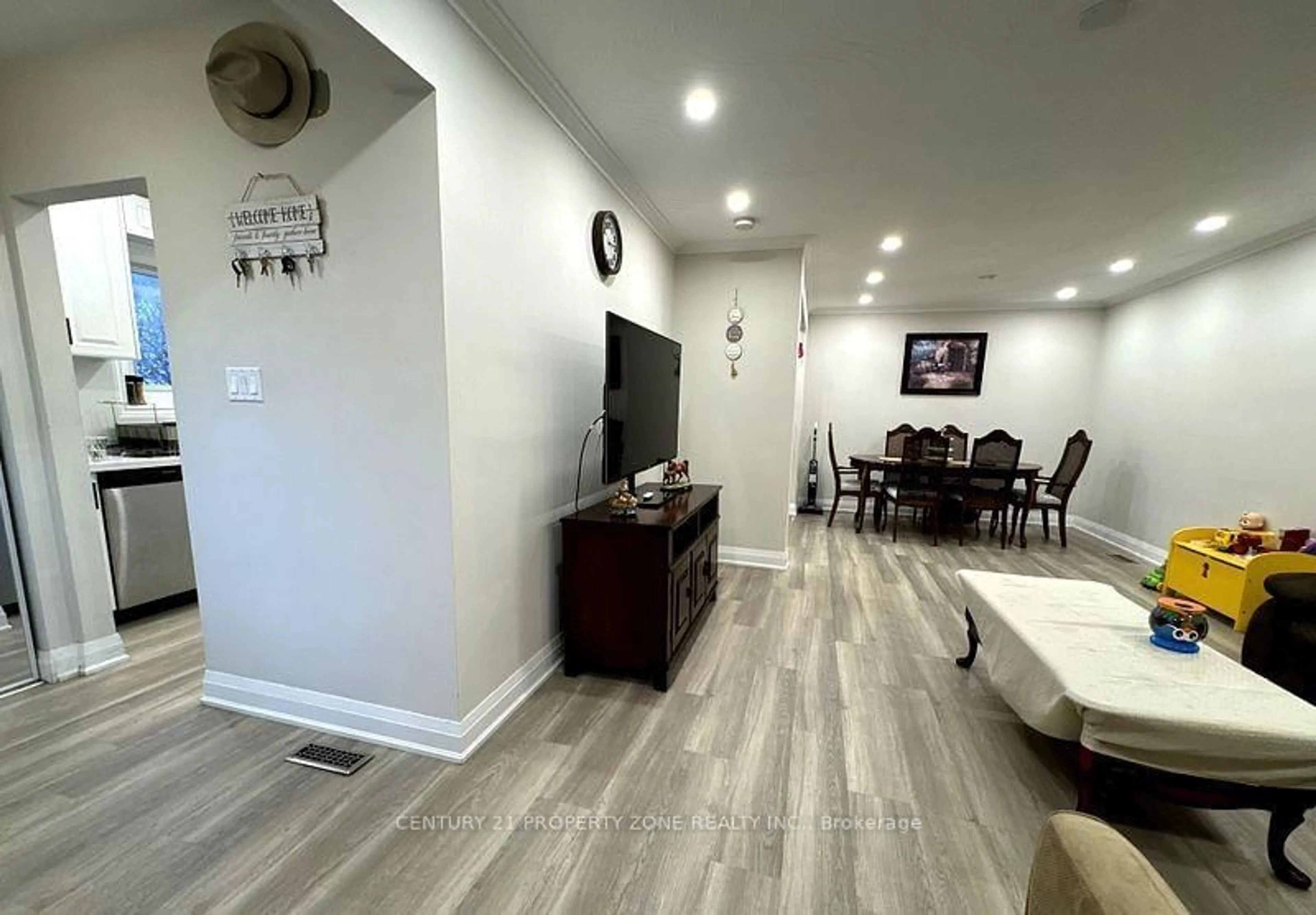 A pic of a room for 3361 The Credit Woodlands, Mississauga Ontario L5C 2J9