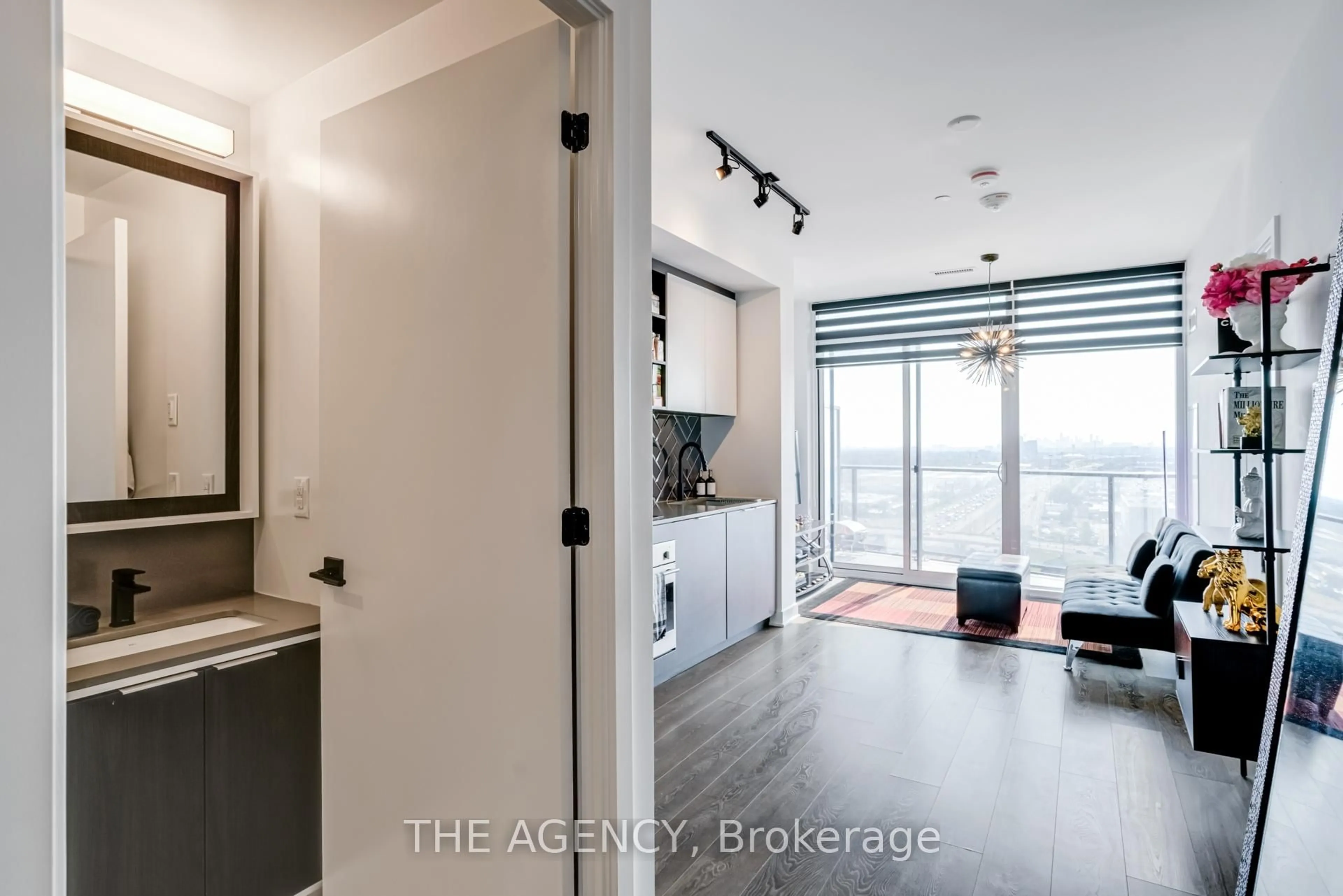 Indoor entryway for 36 Zorra St, Toronto Ontario M8Z 0G5