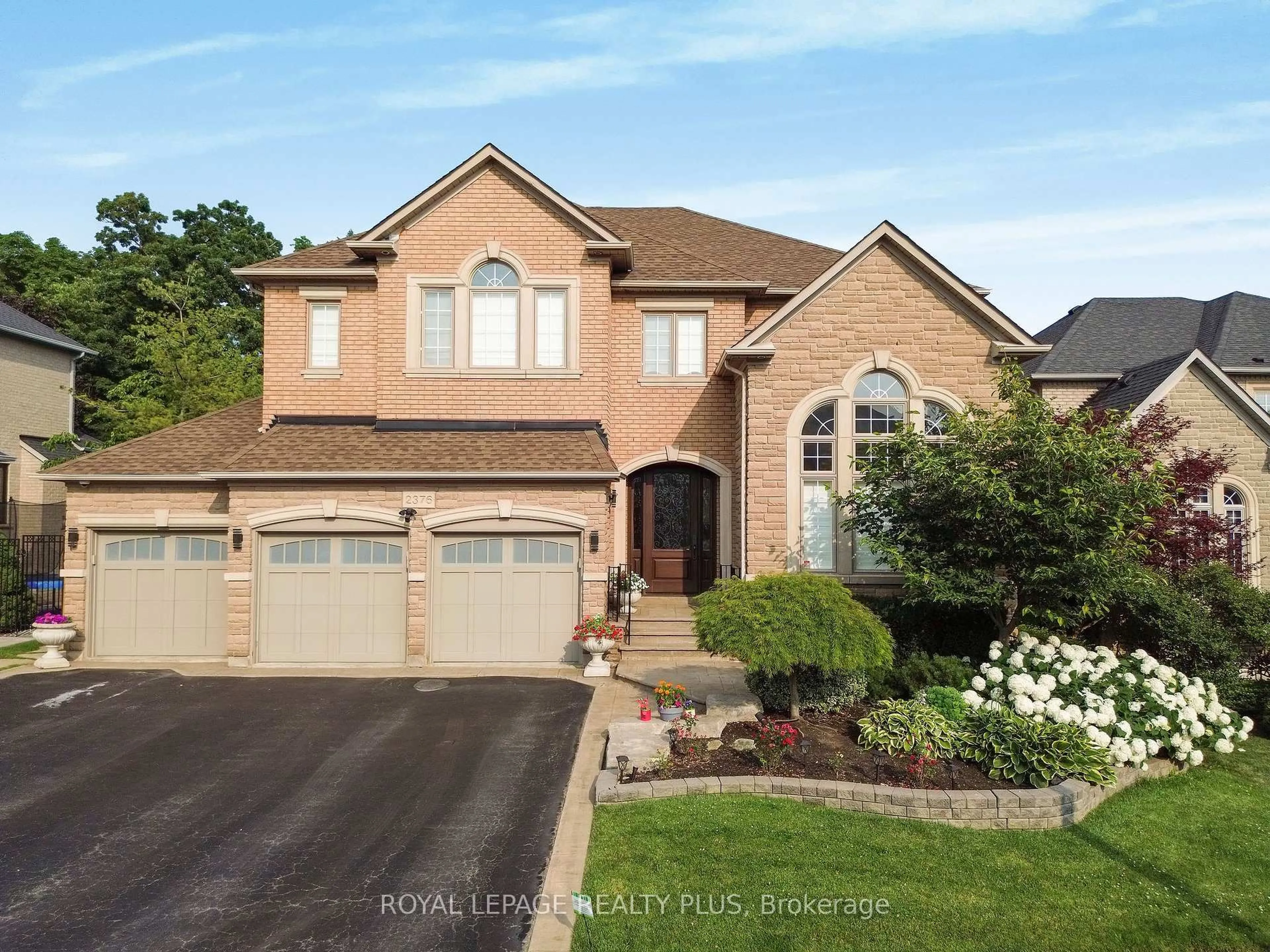 Home with brick exterior material, street for 2376 Valley Forest Way, Oakville Ontario L6H 6W9