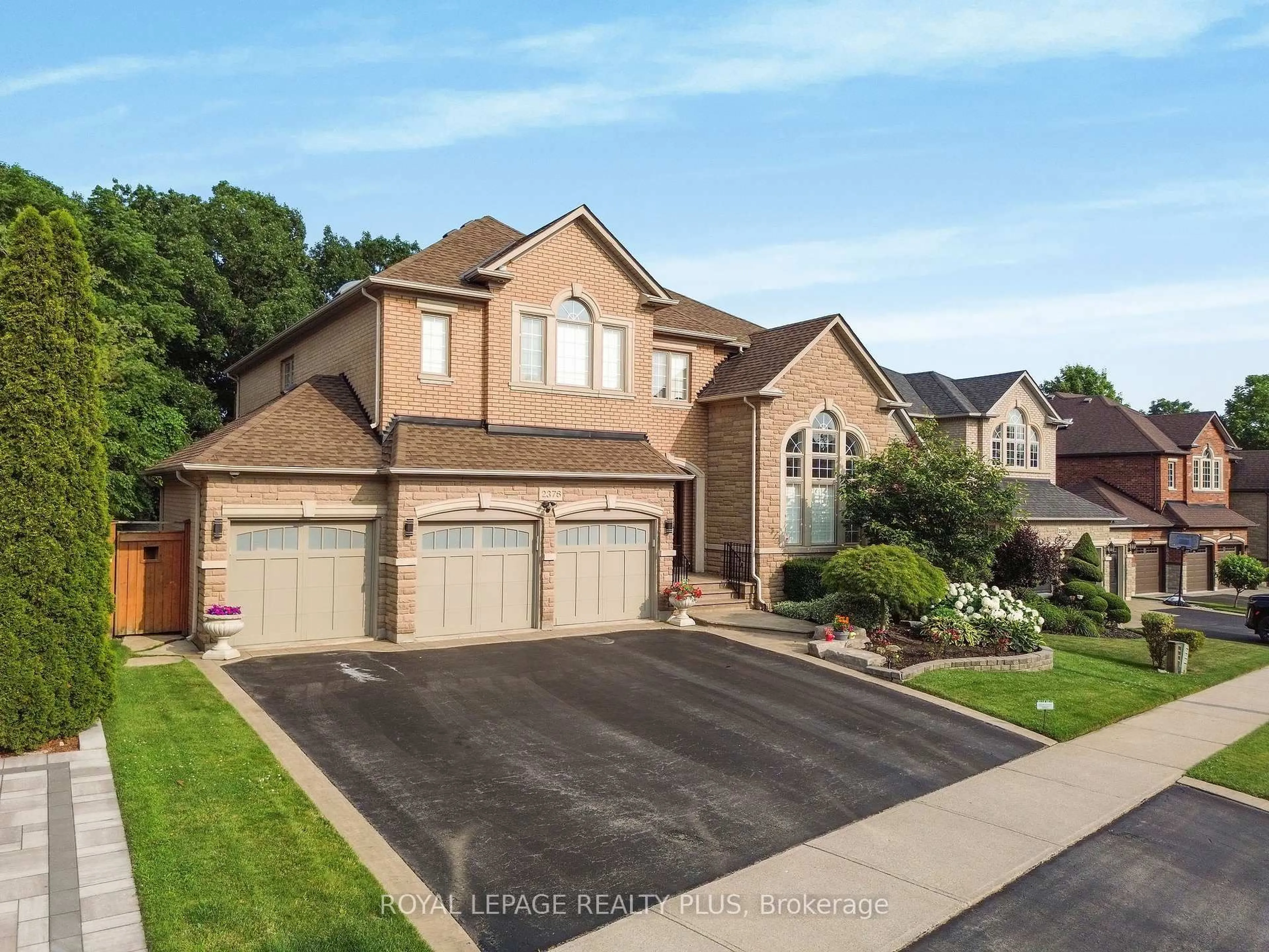 Home with brick exterior material, street for 2376 Valley Forest Way, Oakville Ontario L6H 6W9