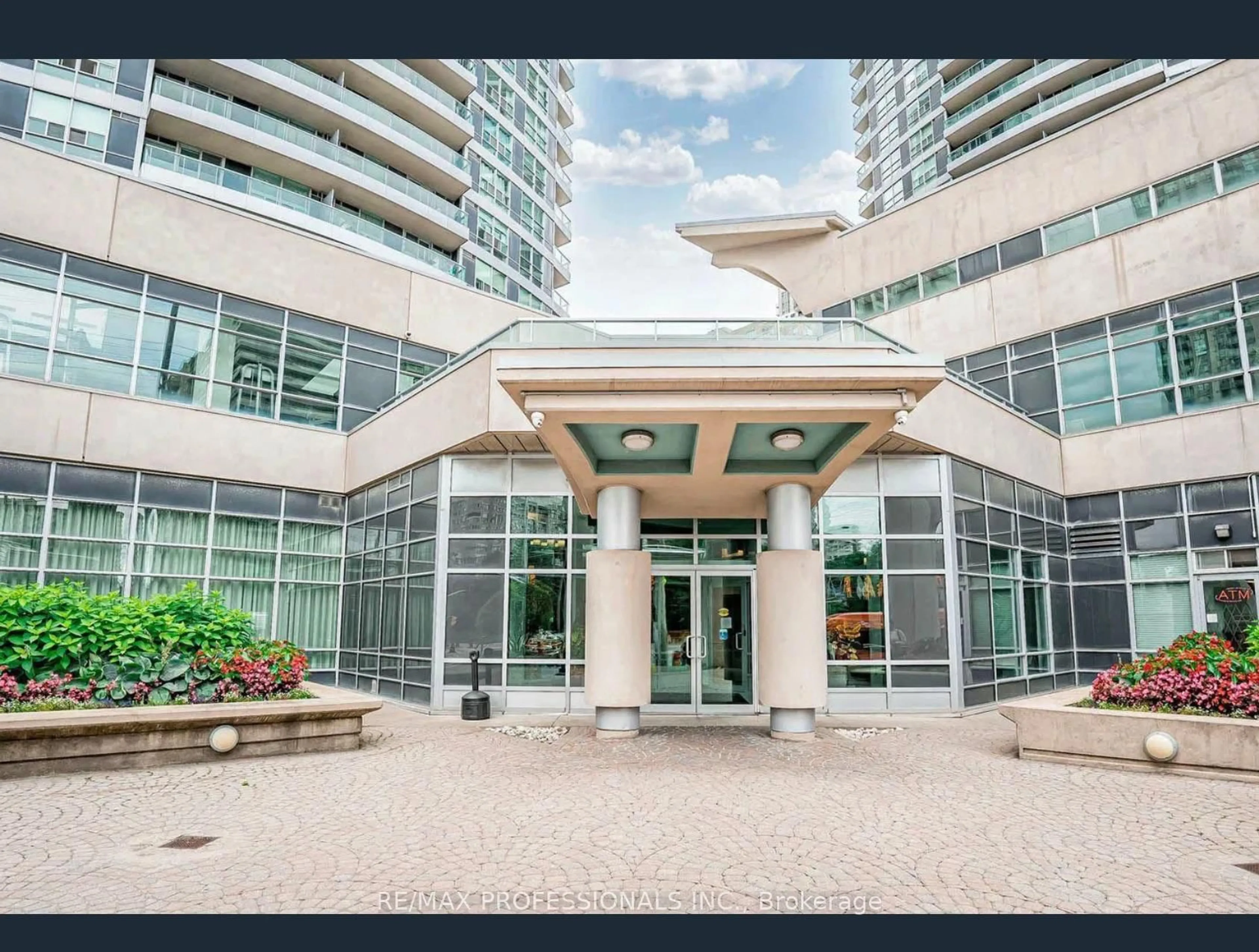 Indoor foyer for 33 Elm Dr #708, Mississauga Ontario L5B 4M2