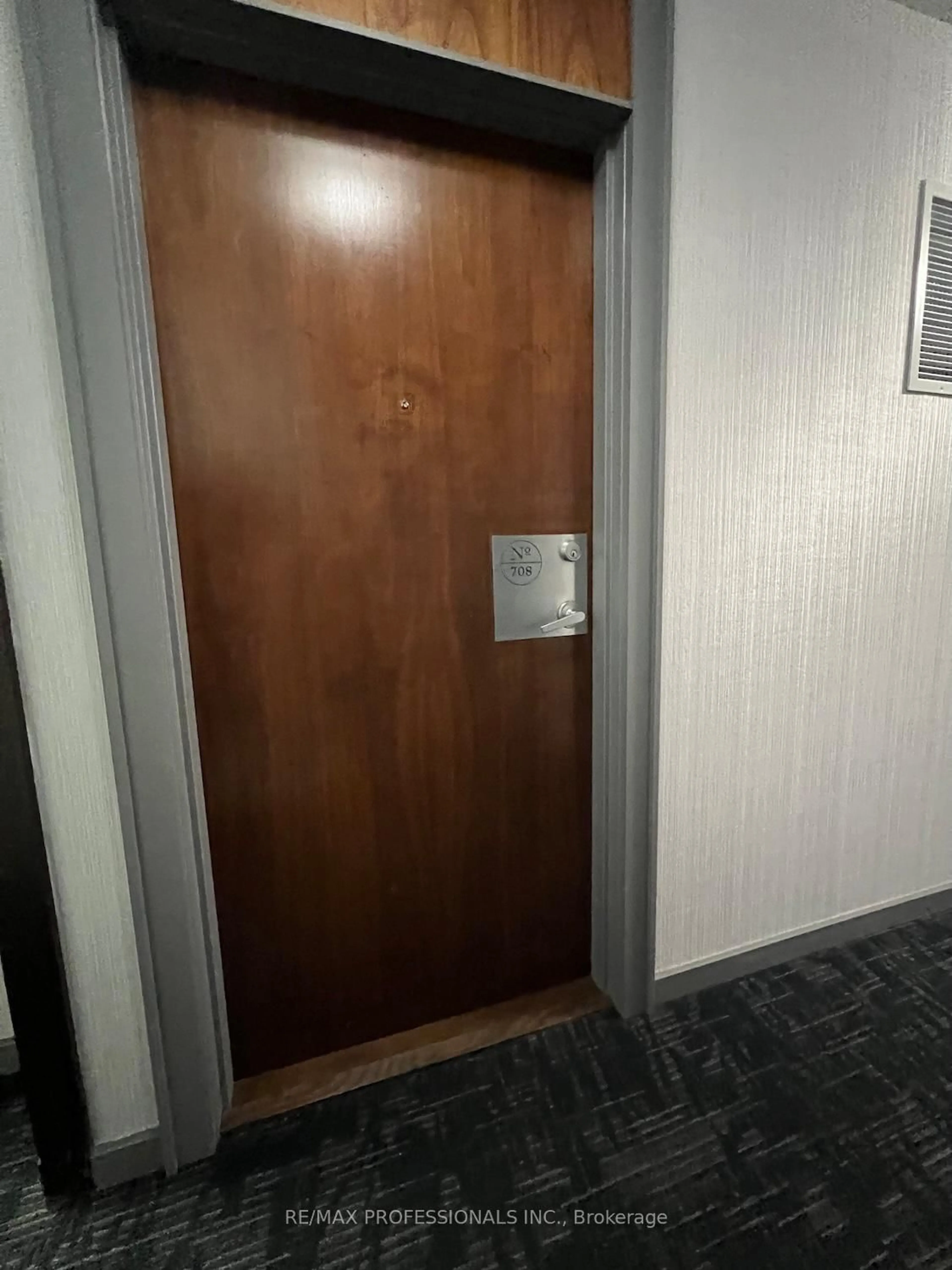Unknown for 33 Elm Dr #708, Mississauga Ontario L5B 4M2