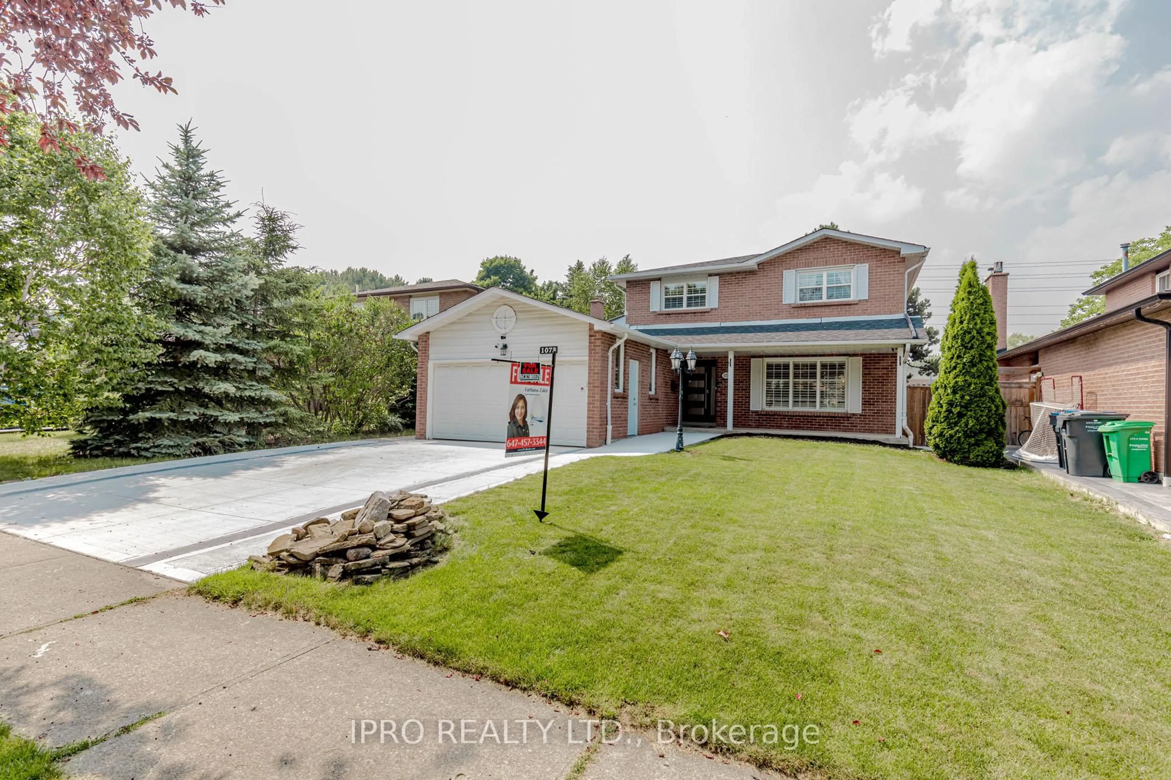 Home with brick exterior material, street for 1073 Mesa Crt, Mississauga Ontario L5R 3E7