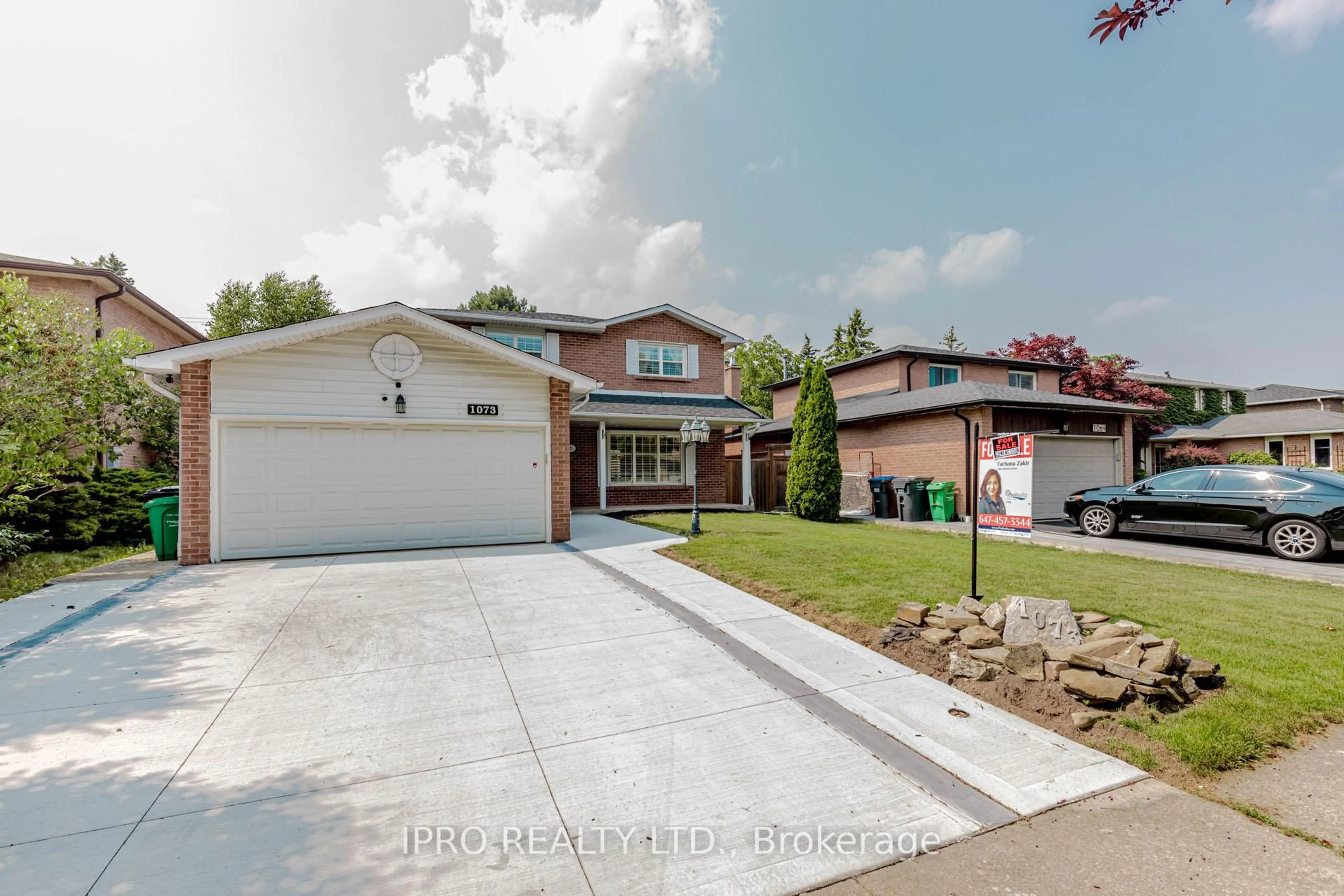 Home with brick exterior material, street for 1073 Mesa Crt, Mississauga Ontario L5R 3E7