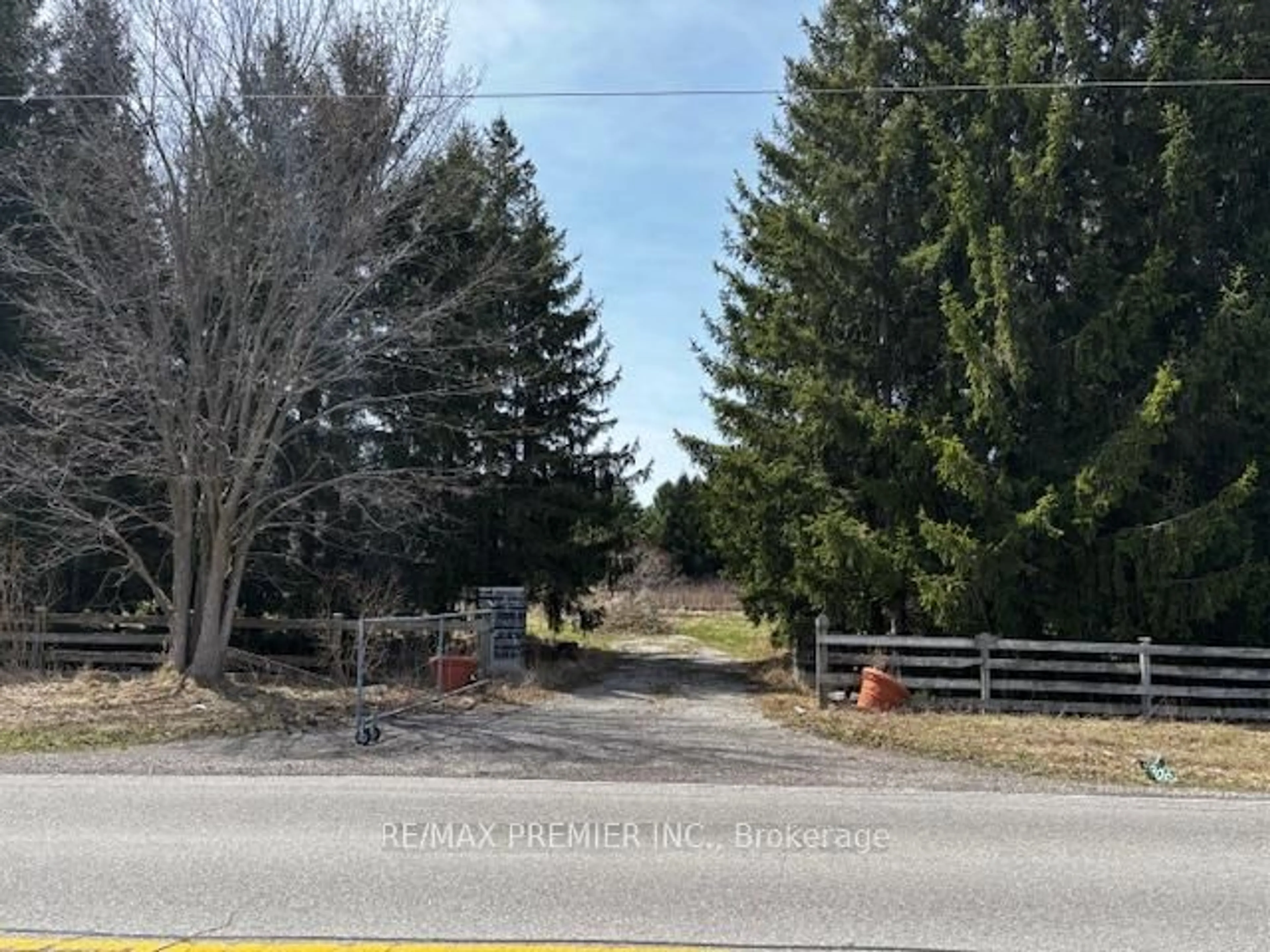 Unknown for 15060 Mount Pleasant Rd, Caledon Ontario L7E 3M4