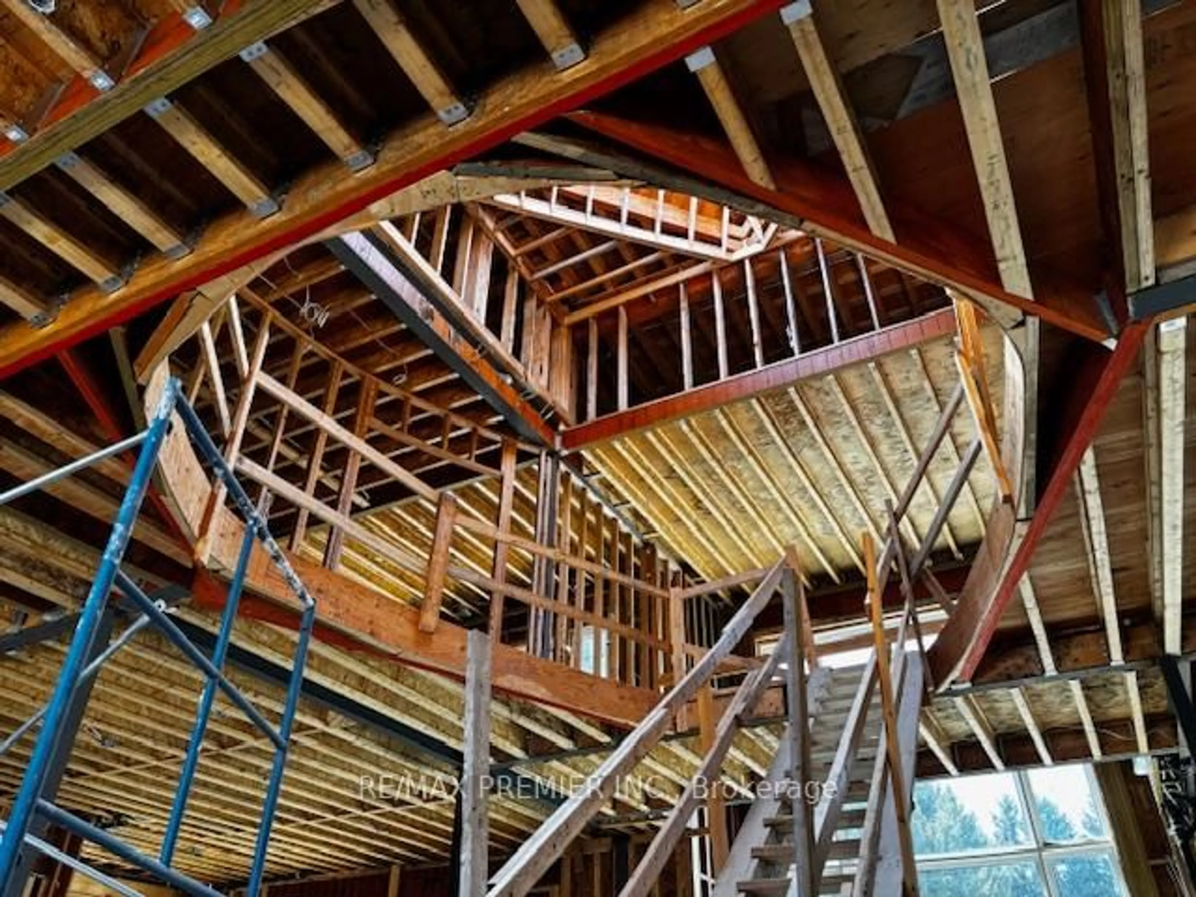 Stairs for 15060 Mount Pleasant Rd, Caledon Ontario L7E 3M4
