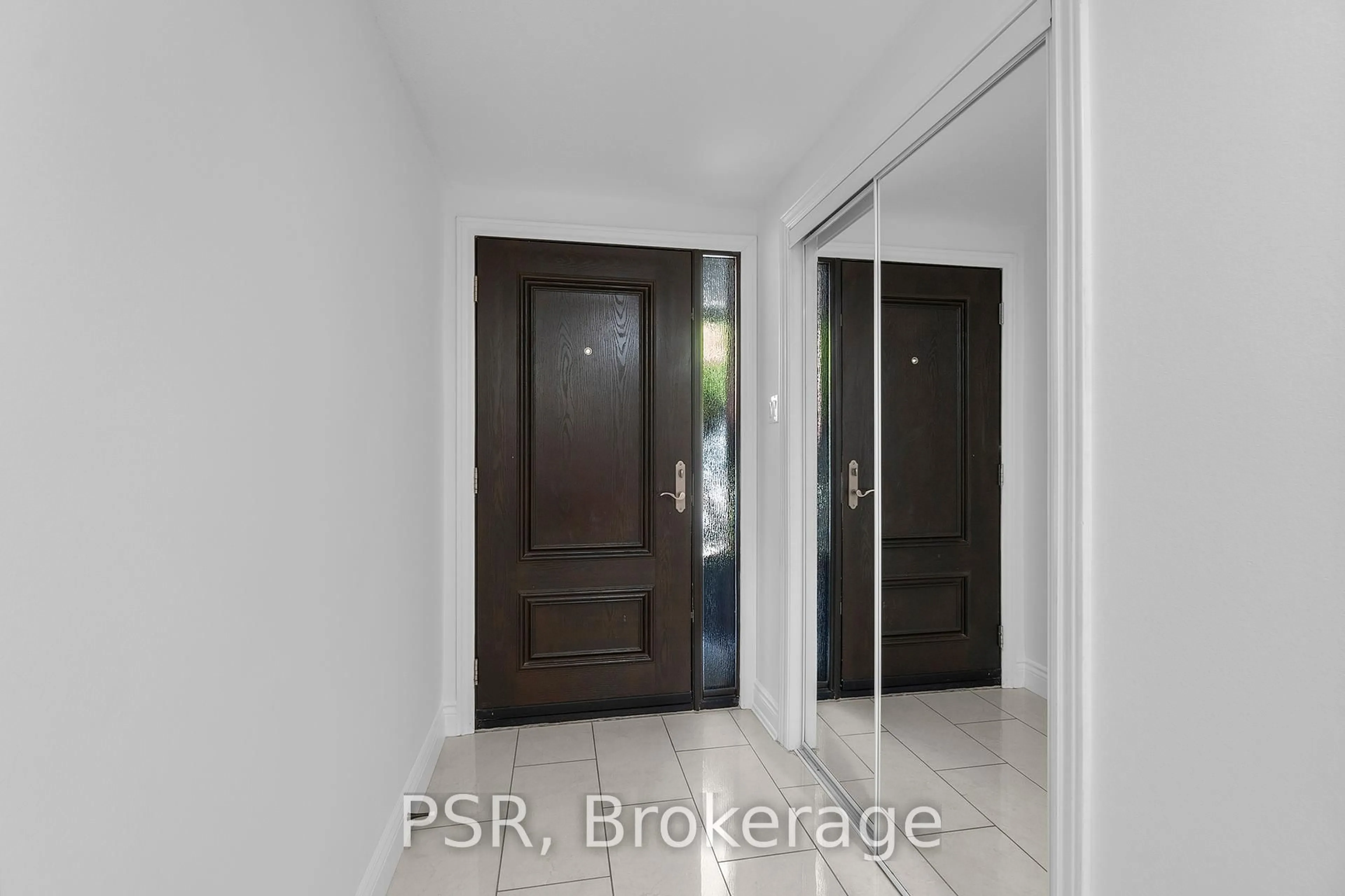 Indoor entryway for 2145 Sherobee Rd #65, Mississauga Ontario L5A 3G8