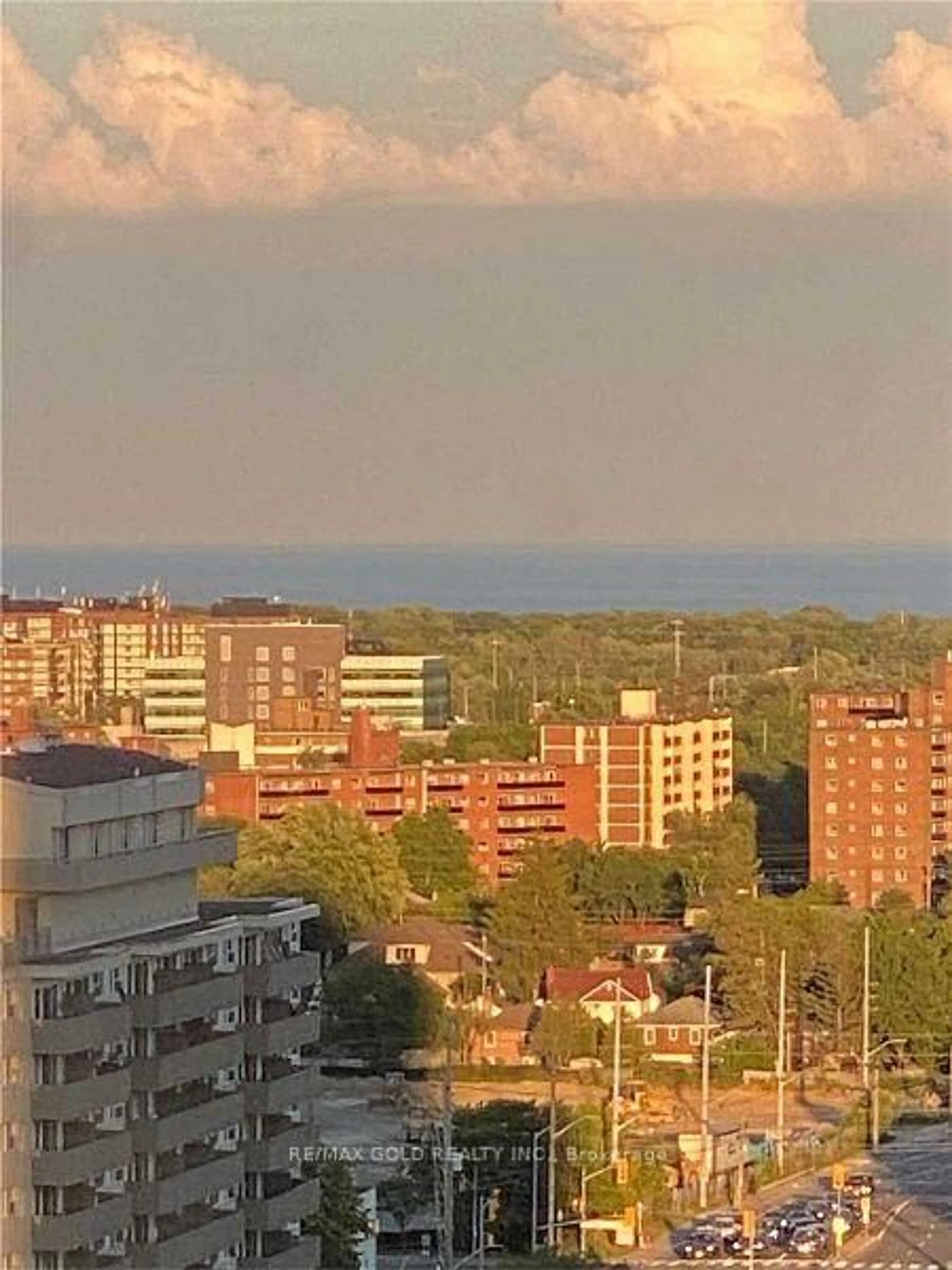 Blurry image for 155 Hillcrest Ave #1213, Mississauga Ontario L5B 3Z2