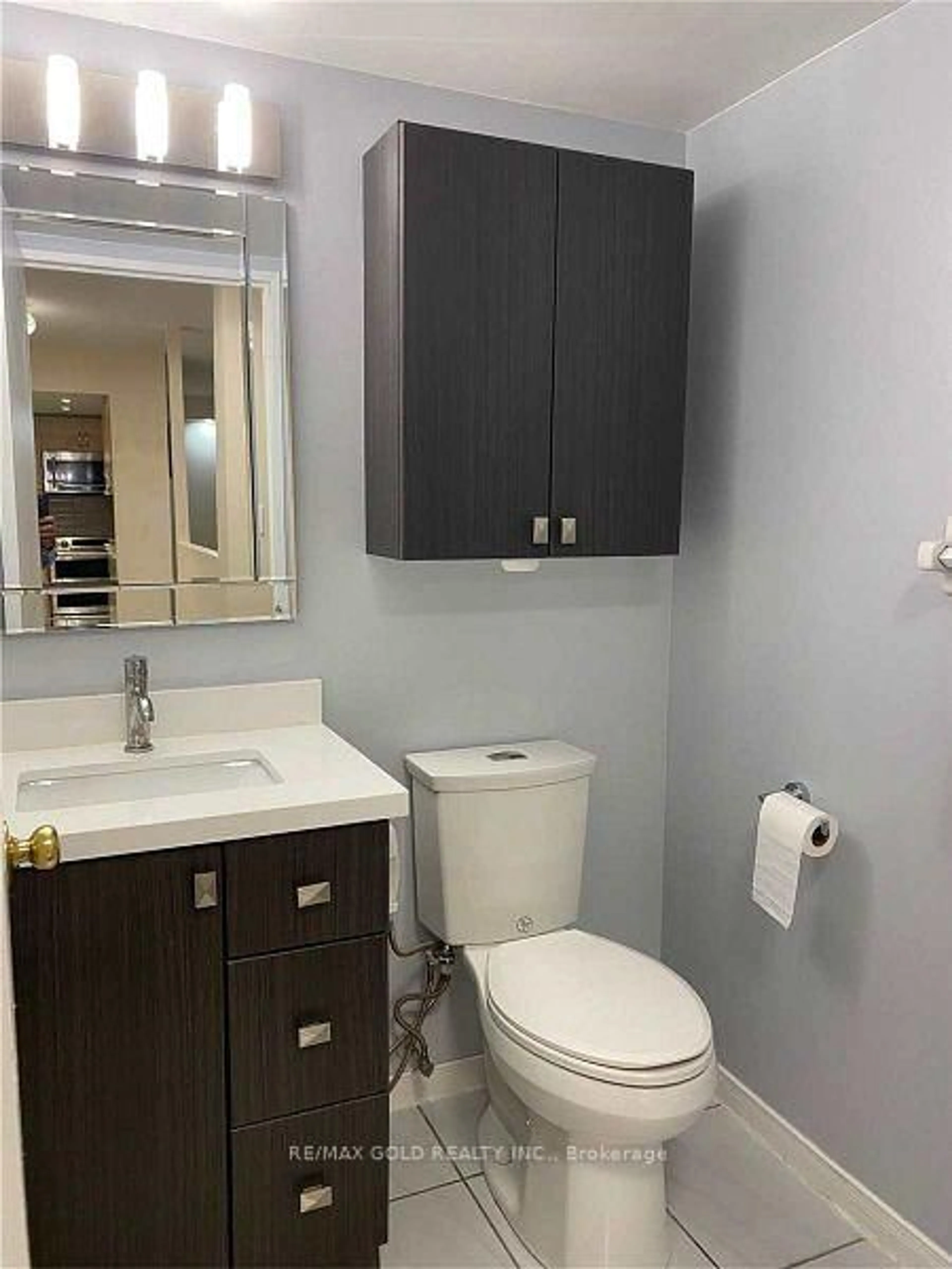 Standard bathroom, unknown for 155 Hillcrest Ave #1213, Mississauga Ontario L5B 3Z2