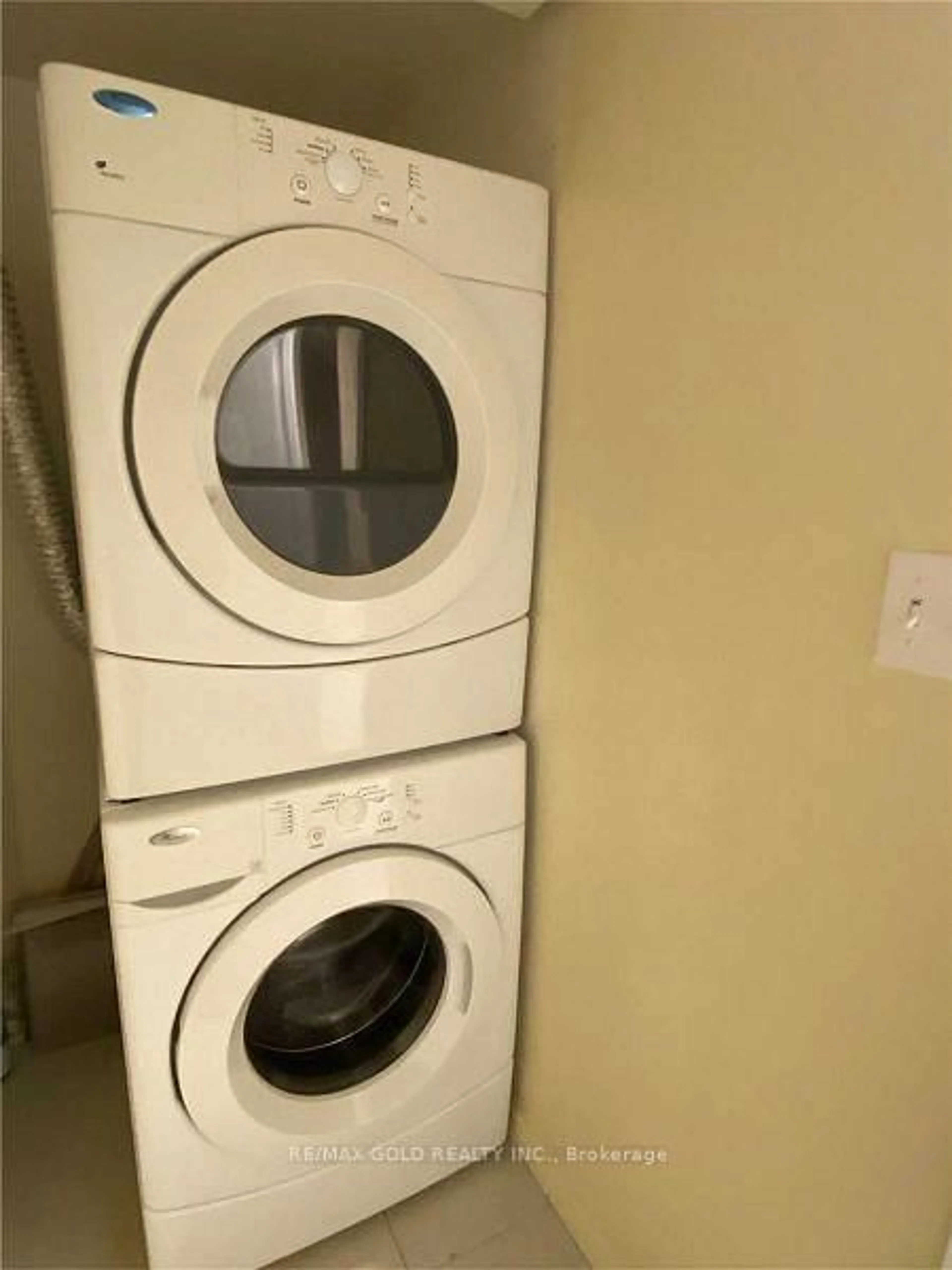 Laundry room for 155 Hillcrest Ave #1213, Mississauga Ontario L5B 3Z2