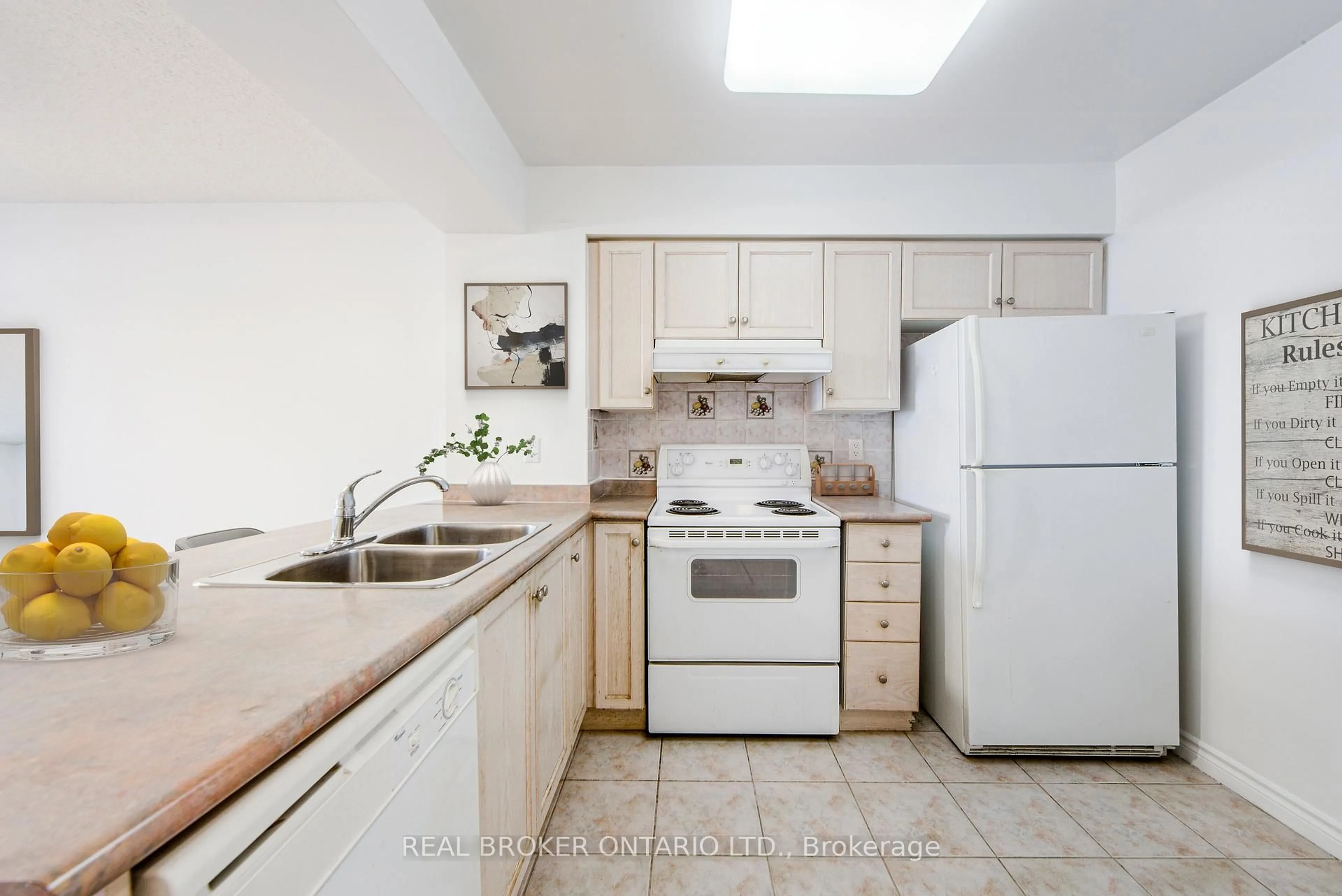 Standard kitchen, unknown for 35 Kingsbridge Garden Circ #1509, Mississauga Ontario L5R 3Z5