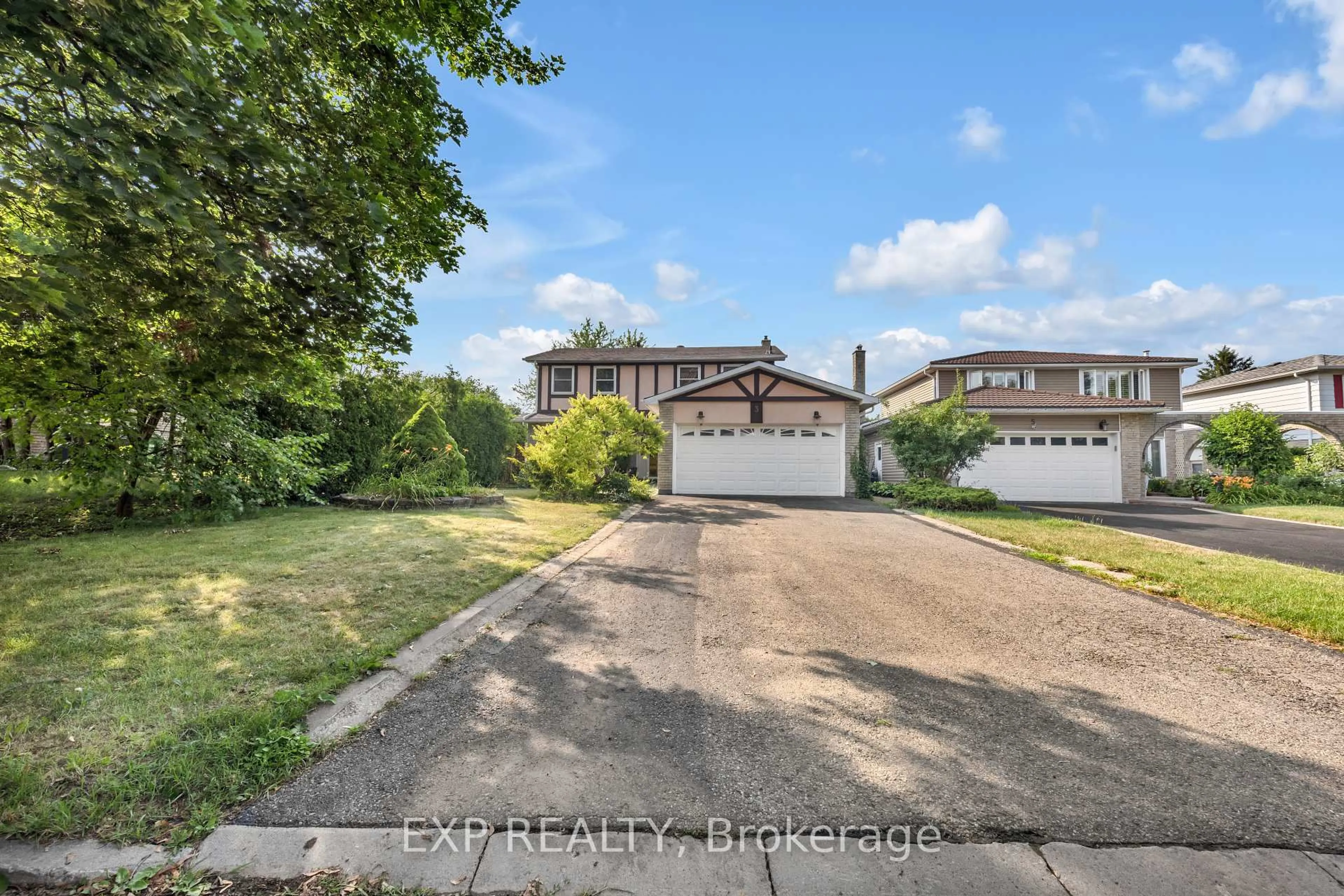 A pic from outside/outdoor area/front of a property/back of a property/a pic from drone, street for 3 Jerome Cres, Brampton Ontario L6S 2G9