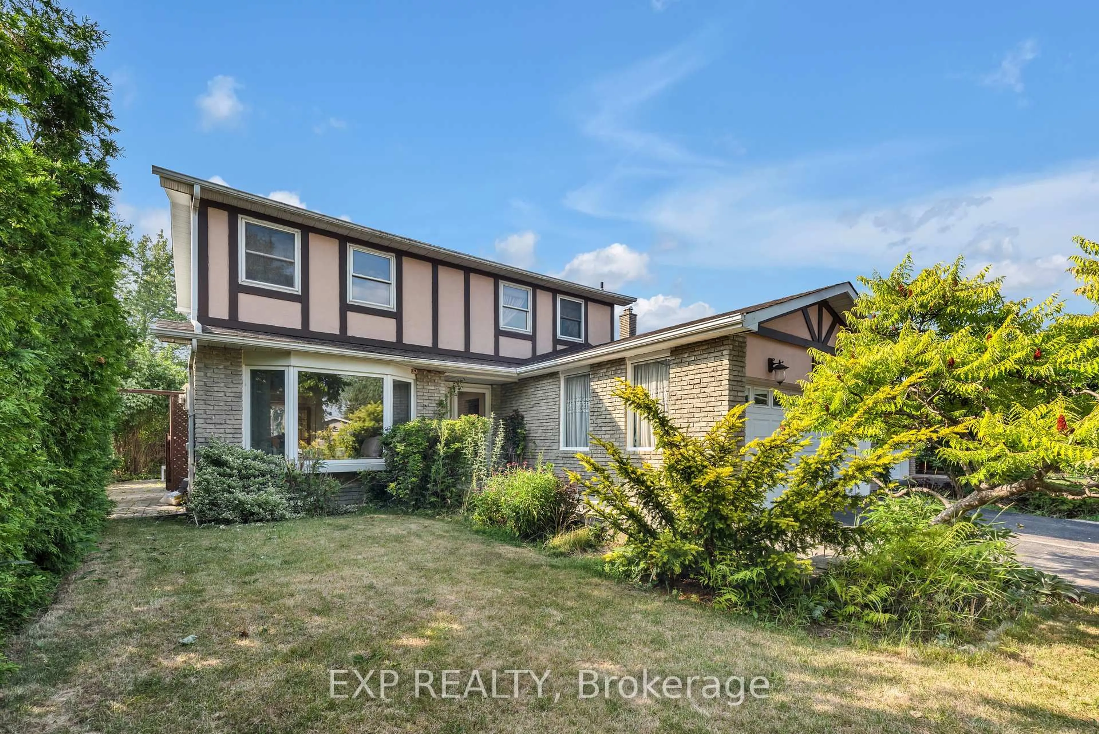 A pic from outside/outdoor area/front of a property/back of a property/a pic from drone, street for 3 Jerome Cres, Brampton Ontario L6S 2G9