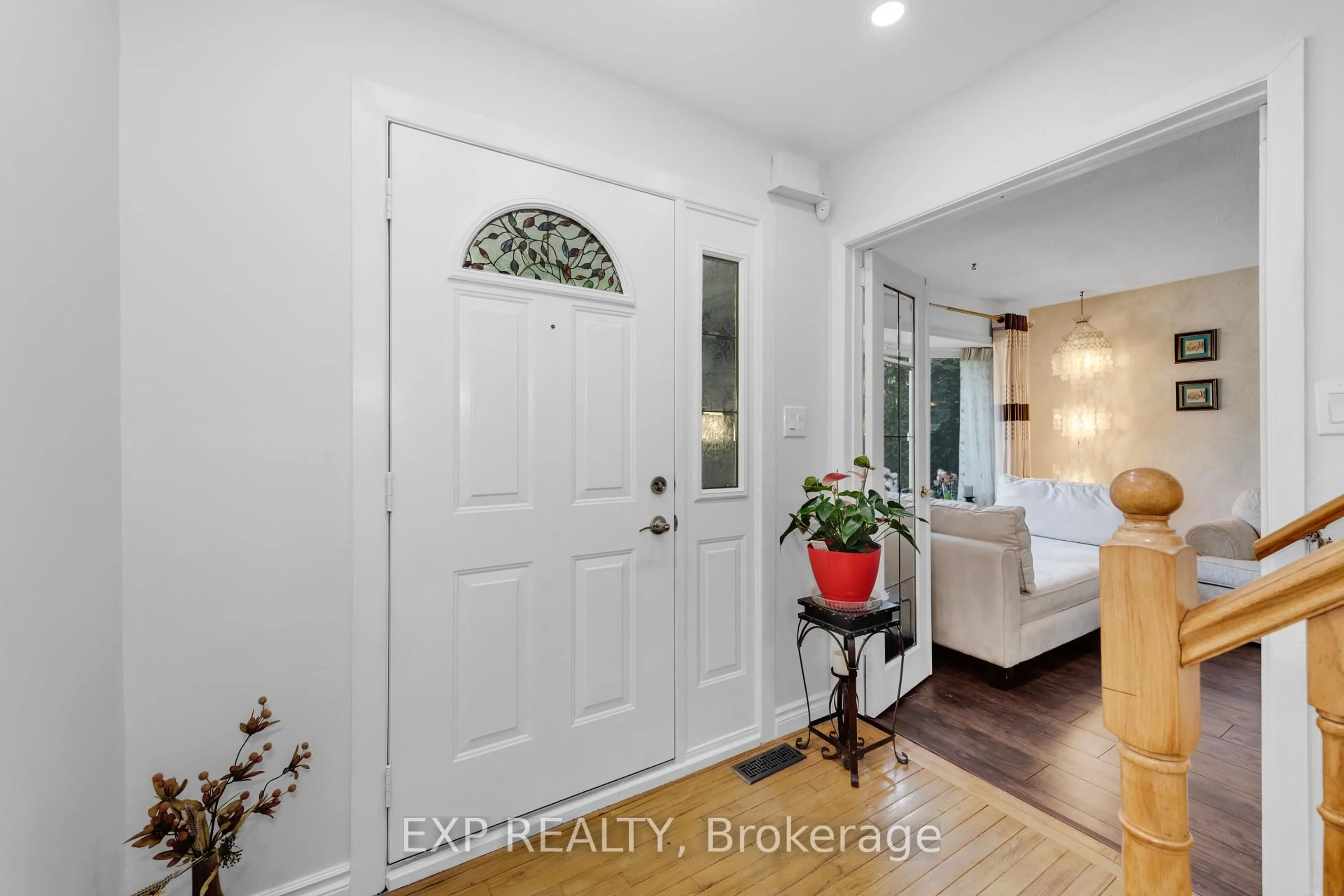Indoor entryway for 3 Jerome Cres, Brampton Ontario L6S 2G9