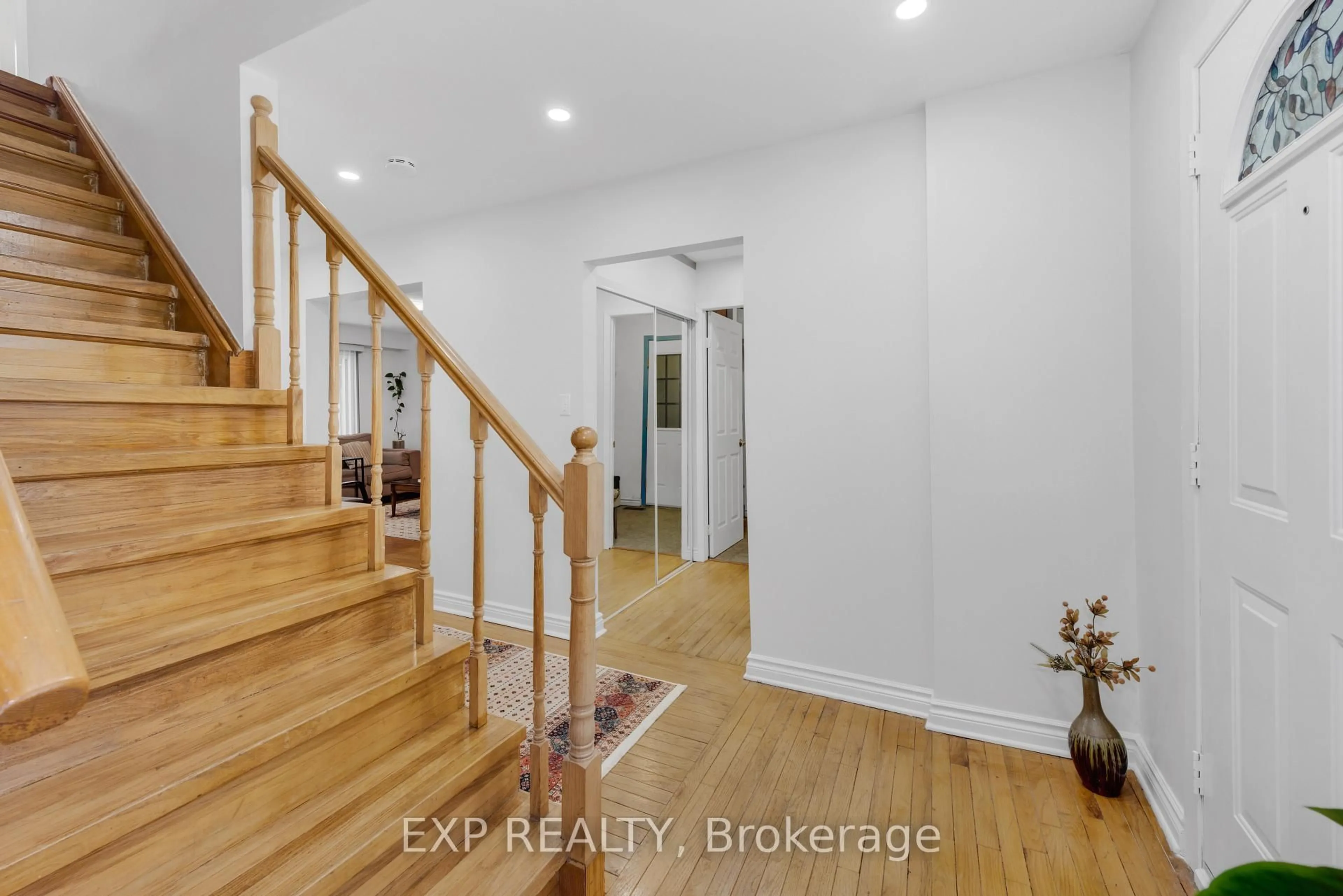 Indoor entryway for 3 Jerome Cres, Brampton Ontario L6S 2G9