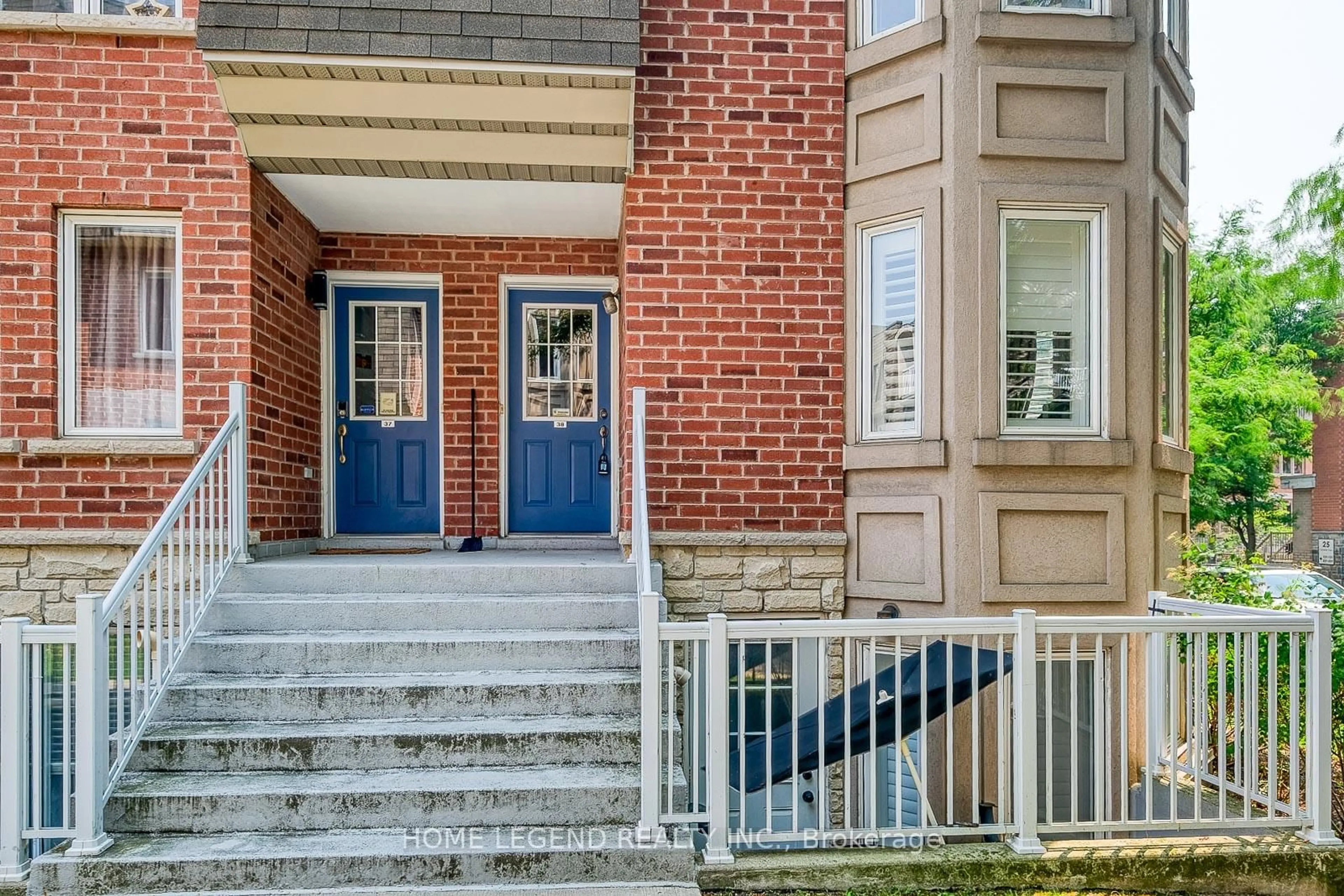 Home with brick exterior material, street for 35 Foundry Ave #38, Toronto Ontario M6H 4K7