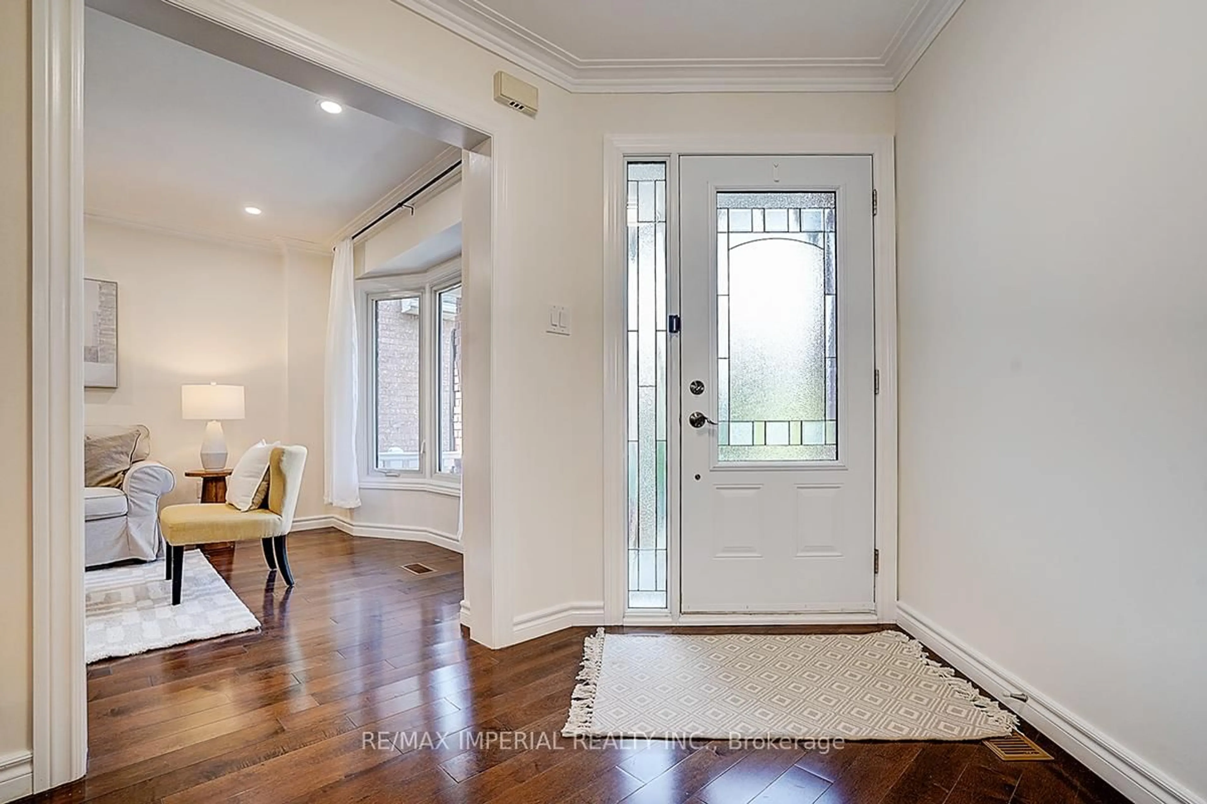 Indoor entryway for 5170 Sundial Crt, Mississauga Ontario L5R 2S9
