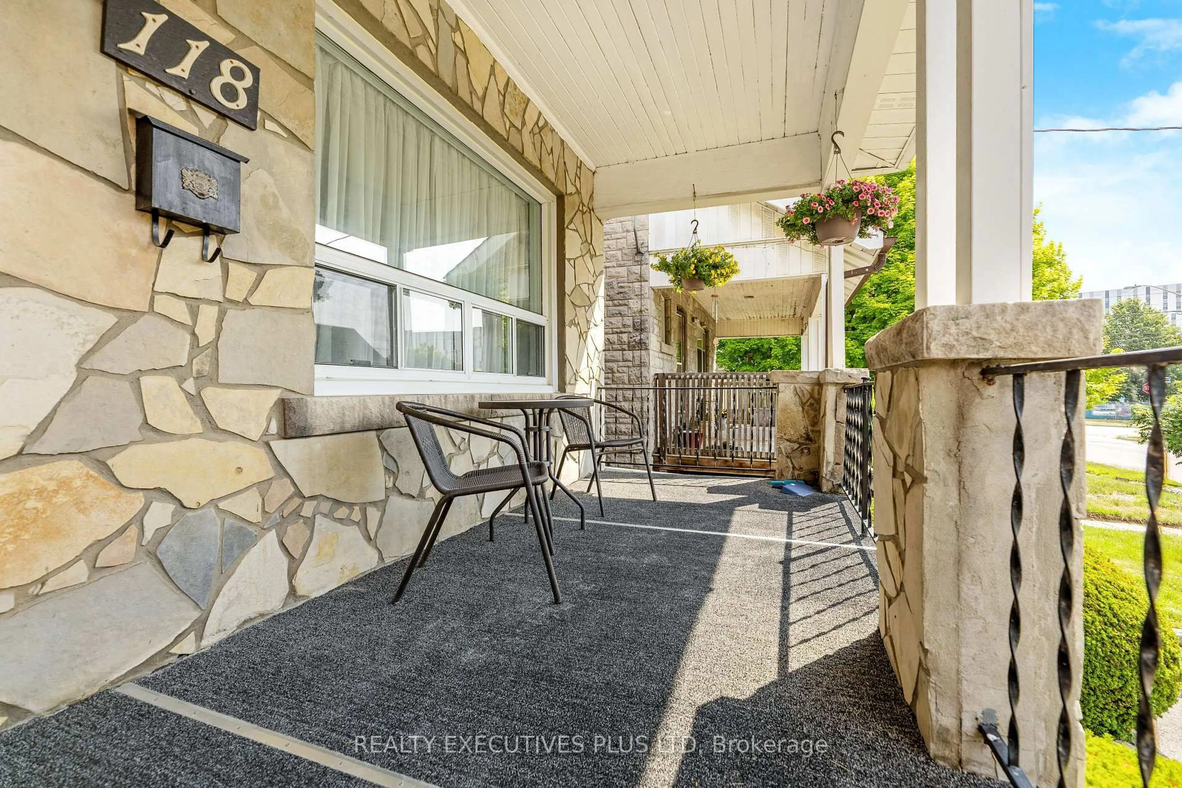 Patio, street for 118 Alder Cres, Toronto Ontario M8V 2H8