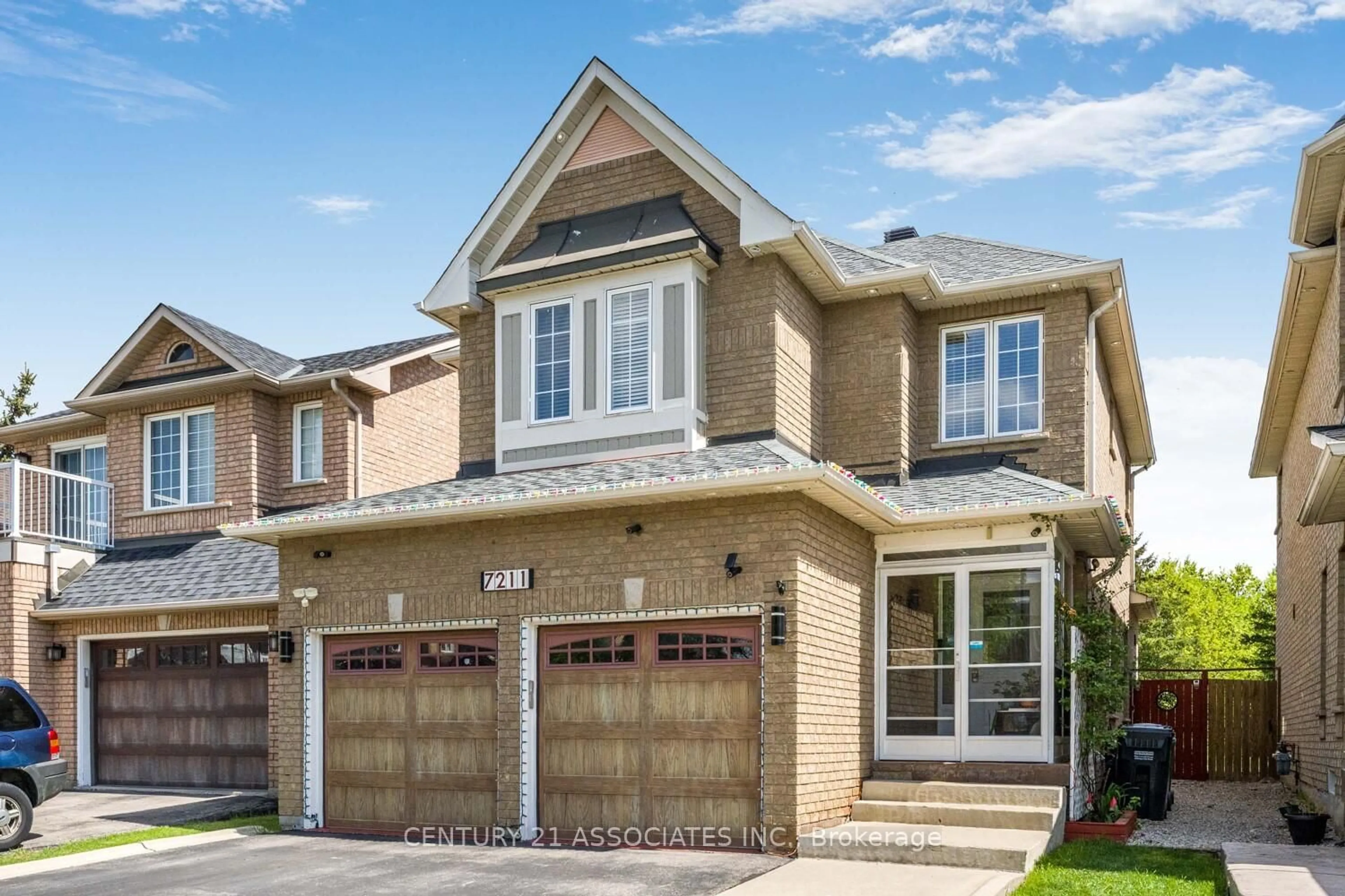 Home with brick exterior material, street for 7211 Magistrate Terr, Mississauga Ontario L5W 1T6