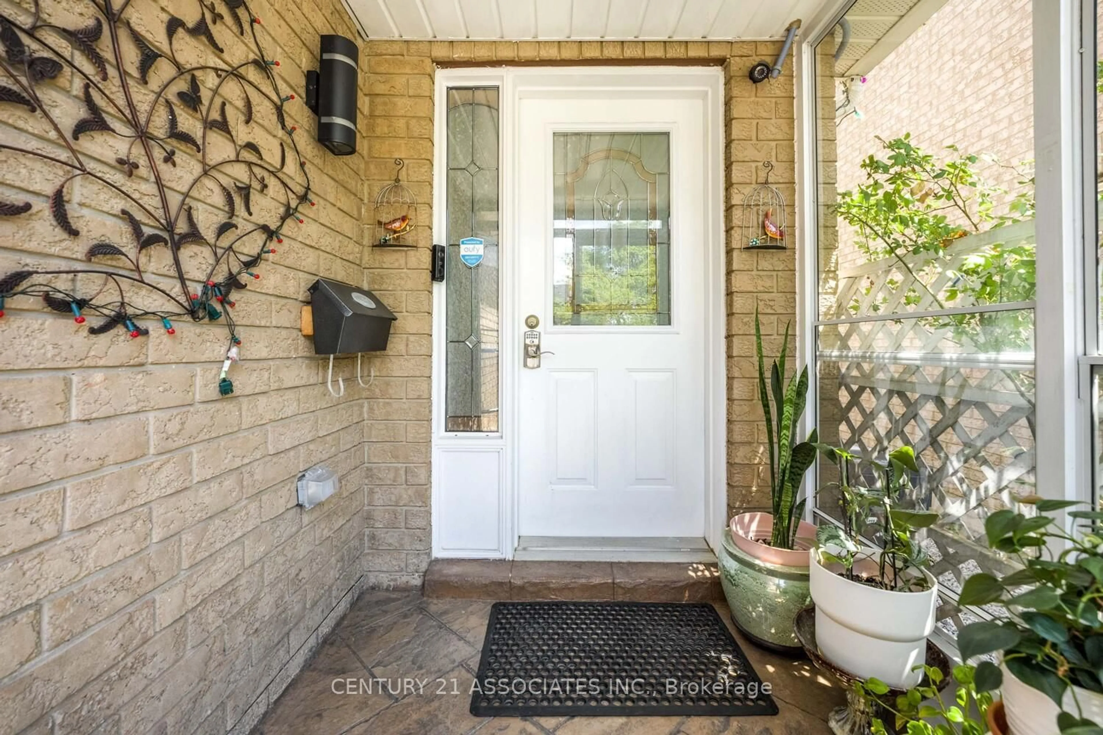 Indoor entryway for 7211 Magistrate Terr, Mississauga Ontario L5W 1T6