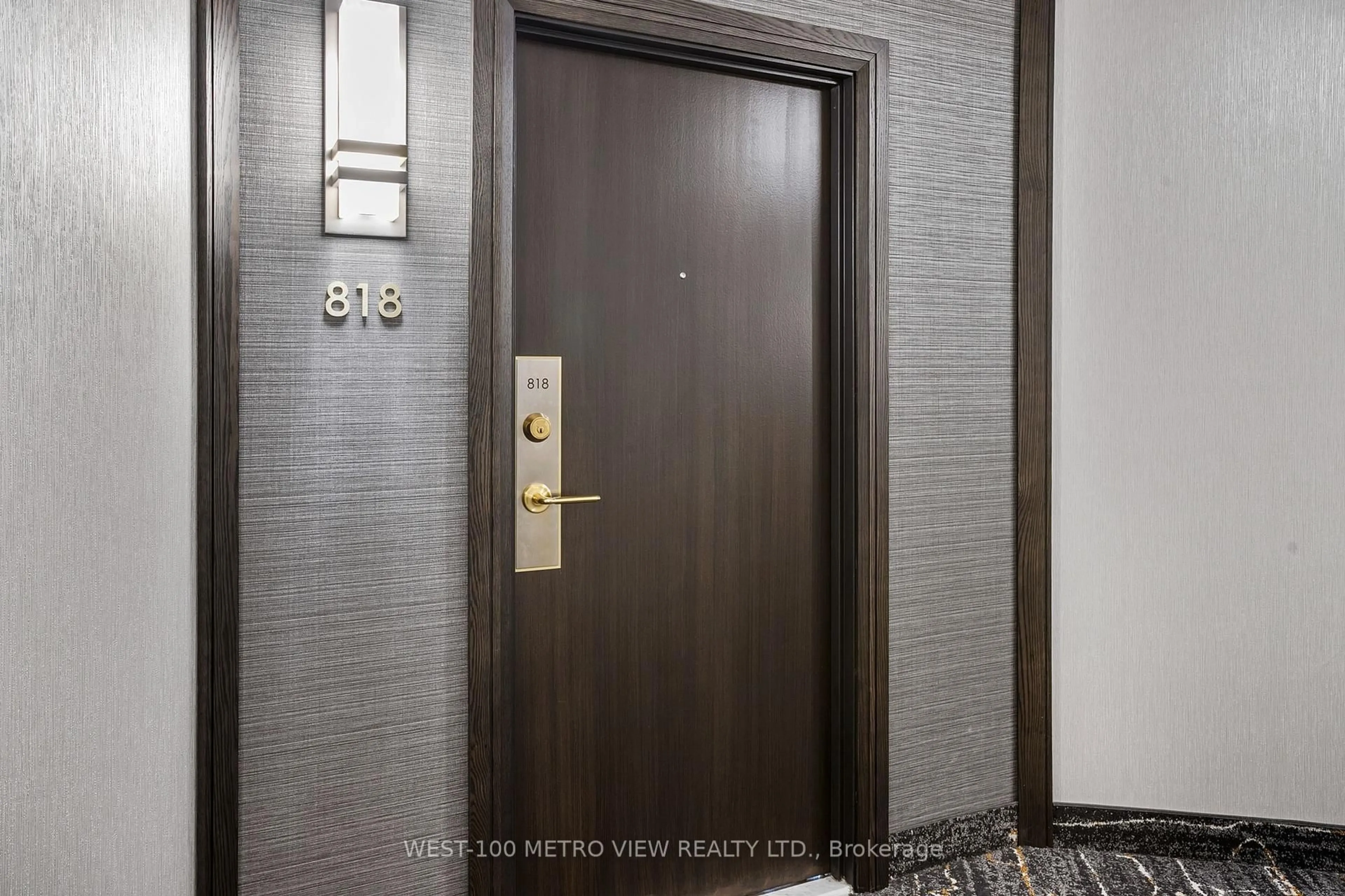 Indoor foyer for 4185 Shipp Dr #818, Mississauga Ontario L4Z 2Y8