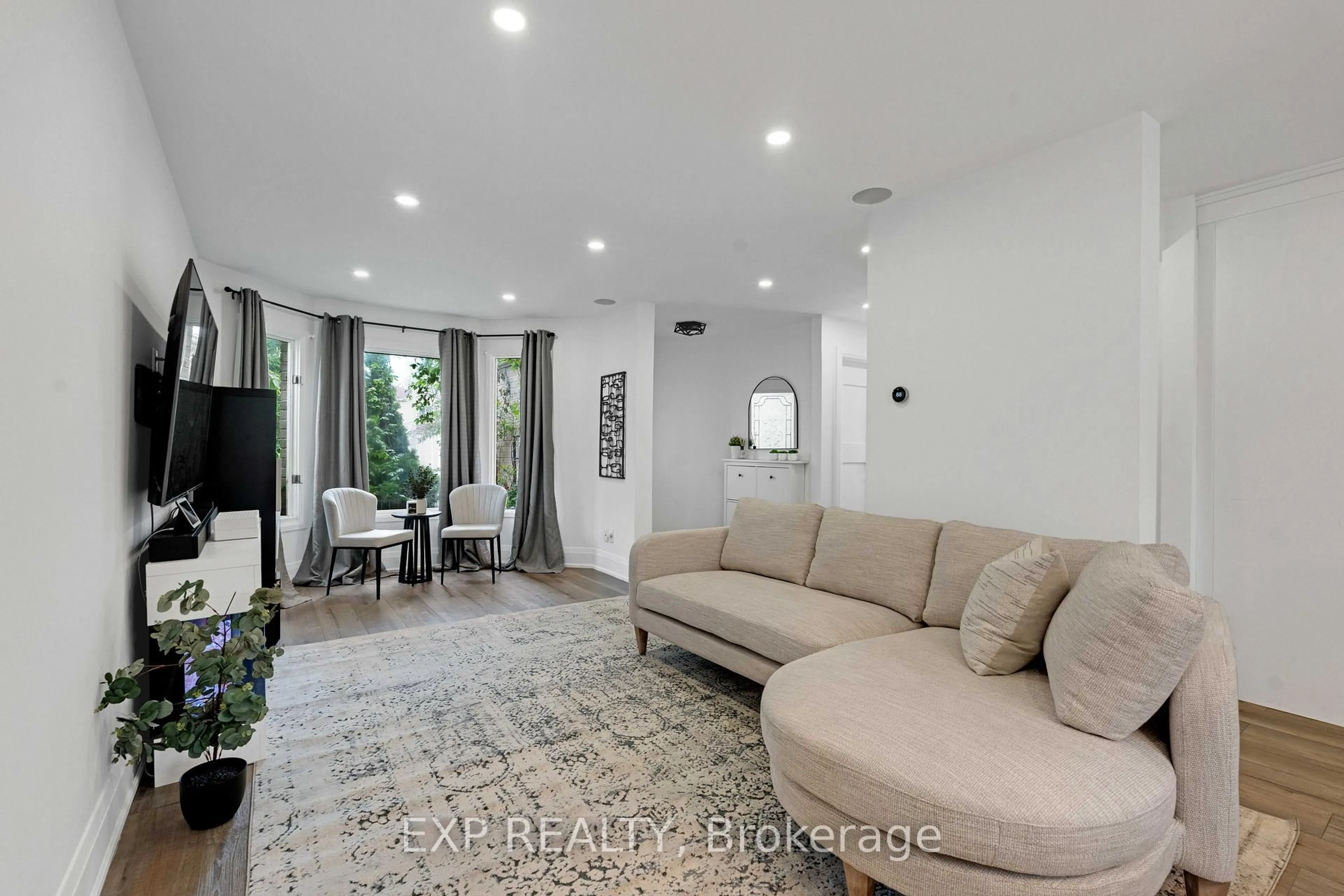 Living room with furniture, unknown for 1674 Princelea Pl, Mississauga Ontario L5M 3P5