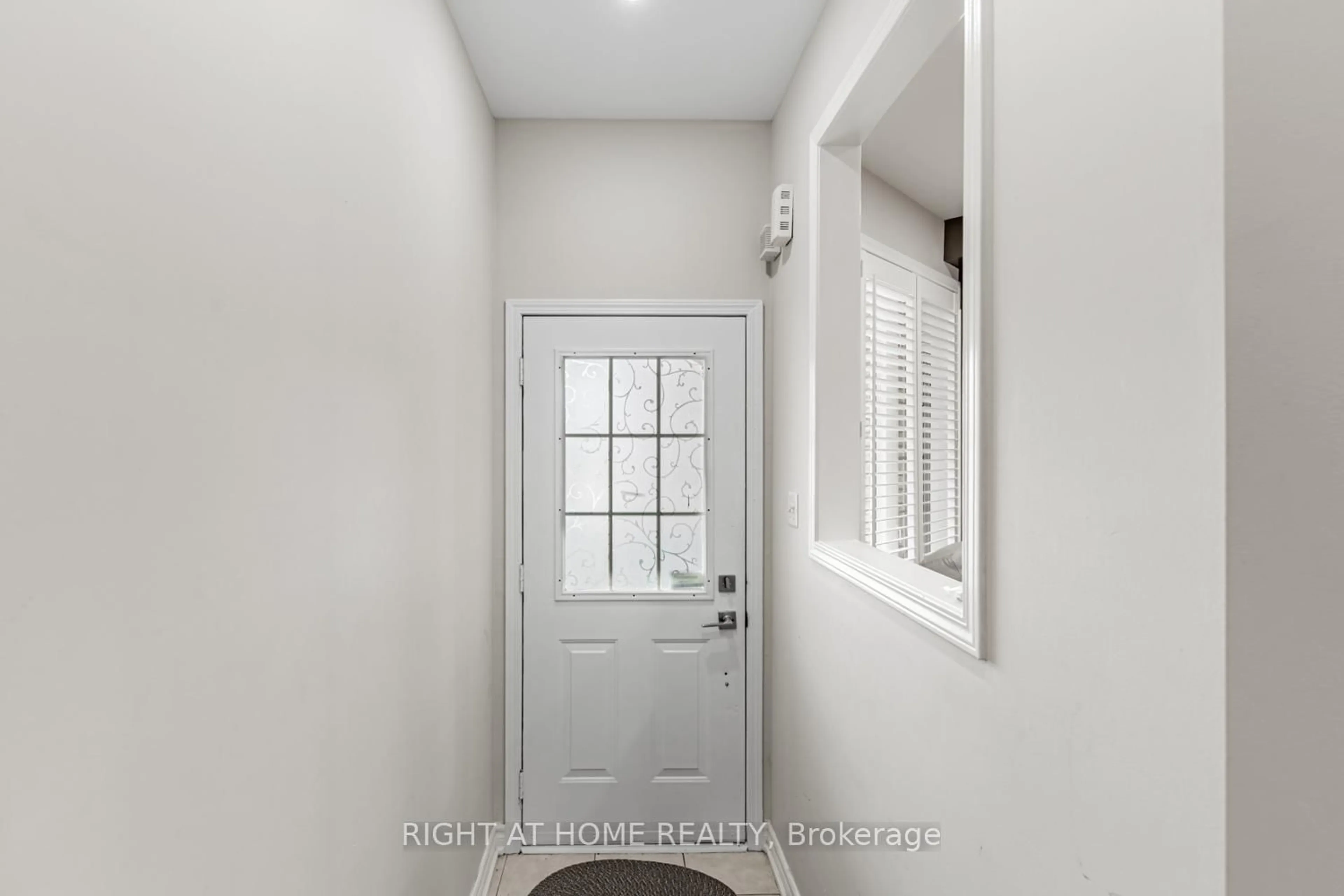 Indoor entryway for 222 Albright Rd, Brampton Ontario L6X 5E7