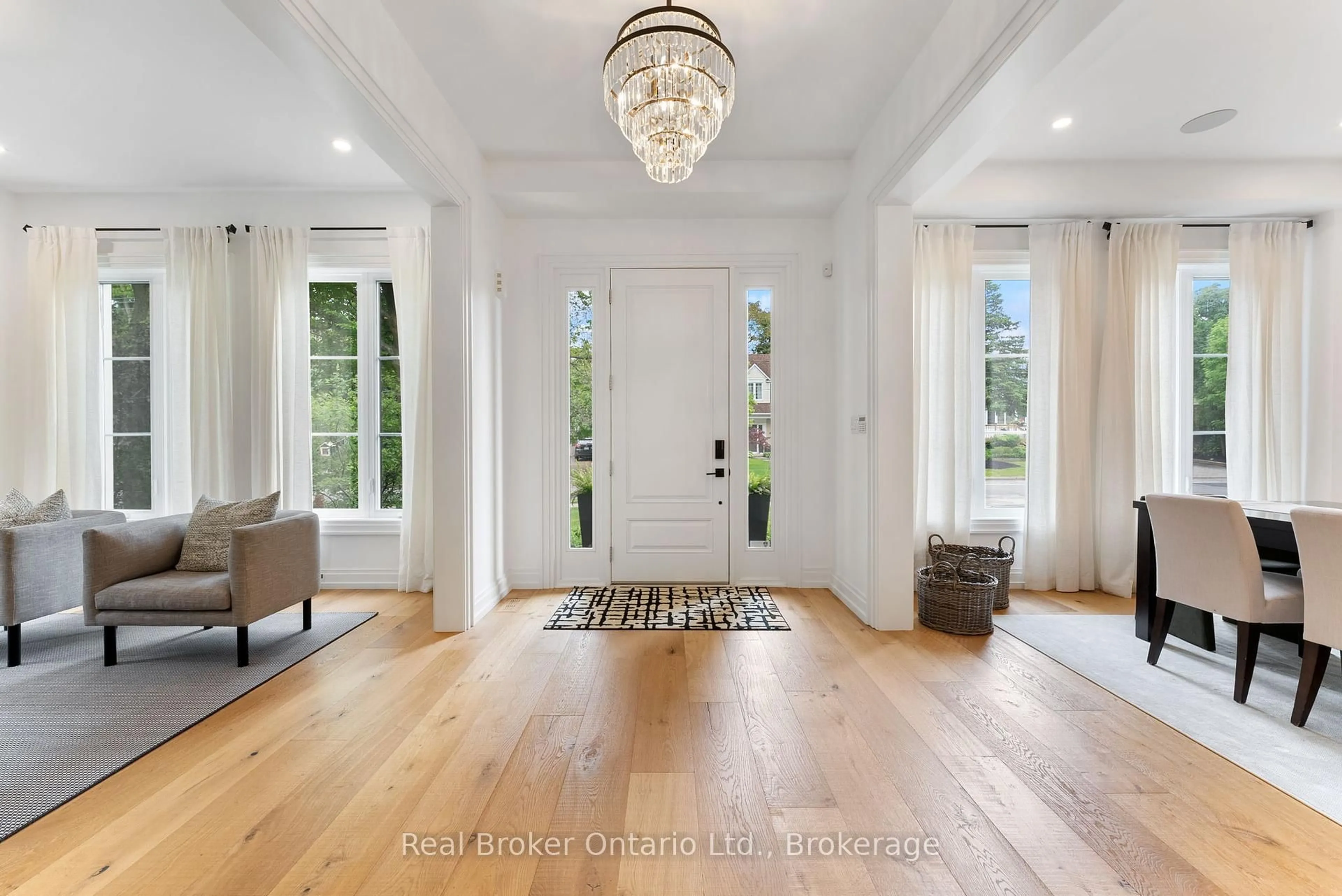 Indoor entryway for 277 Pine Cove Rd, Burlington Ontario L7N 1W1
