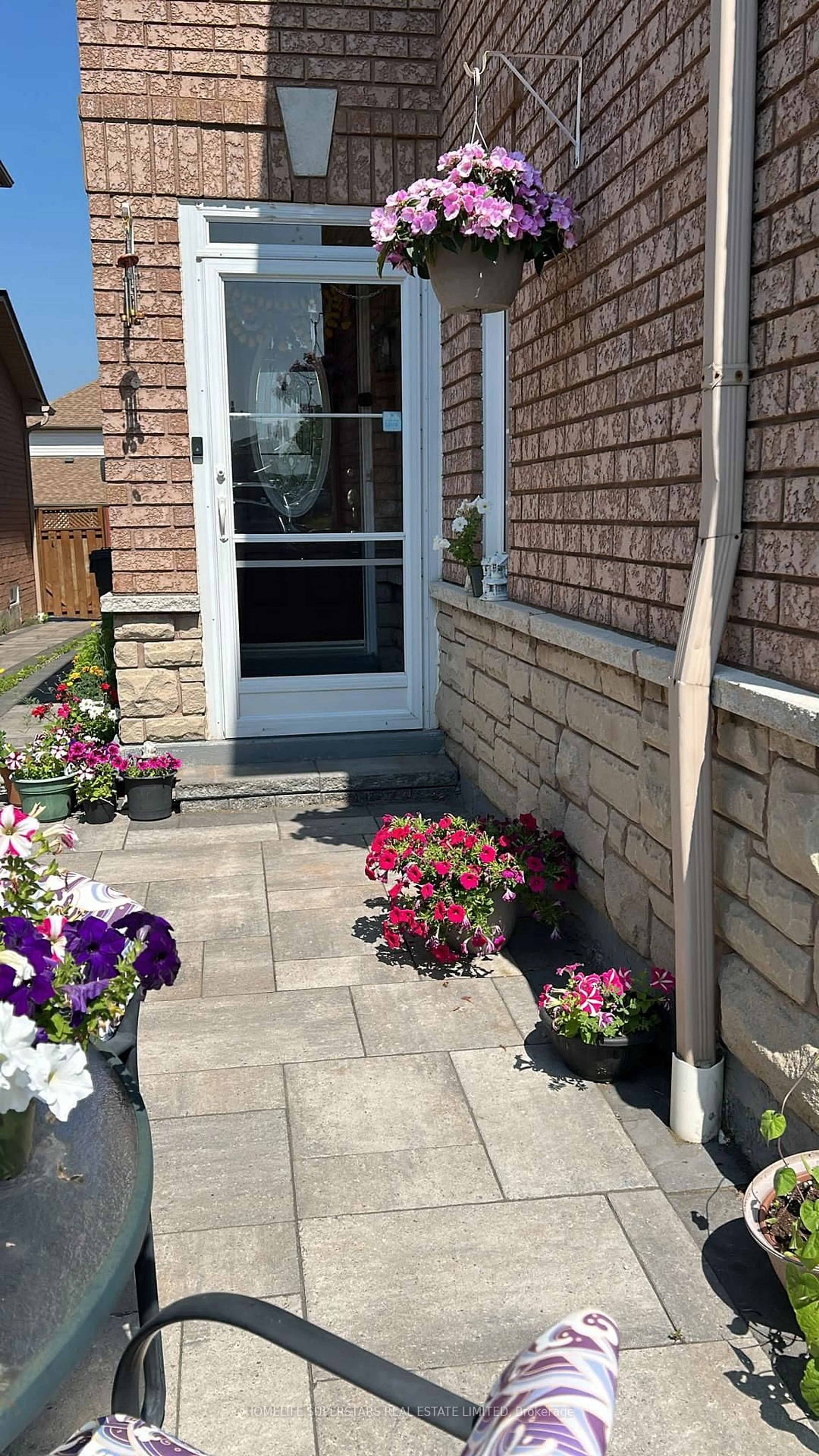 Patio, street for 1123 Foxglove Pl, Mississauga Ontario L5V 2N4