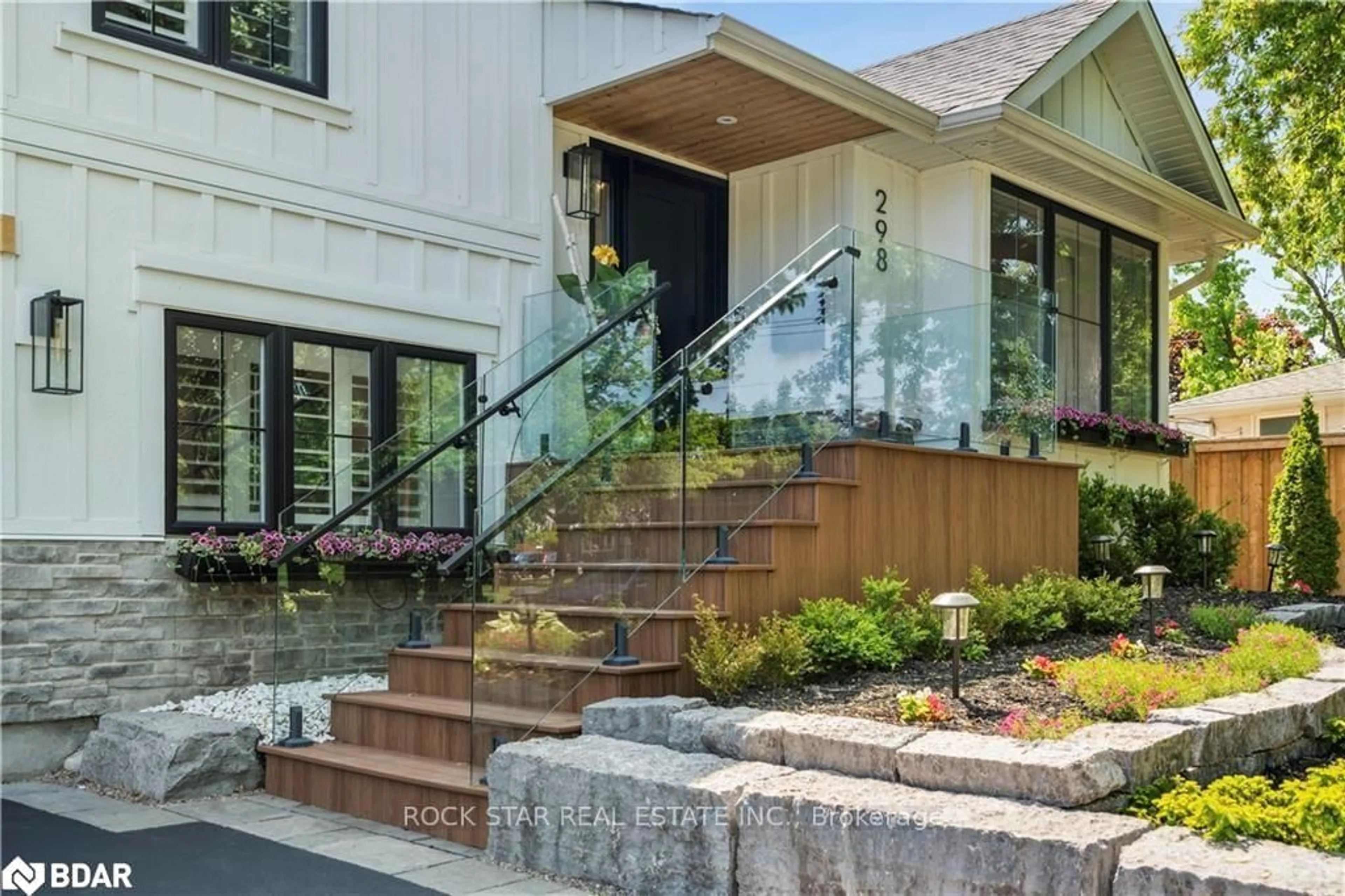 Unknown for 298 Kent Cres, Burlington Ontario L7L 4T1