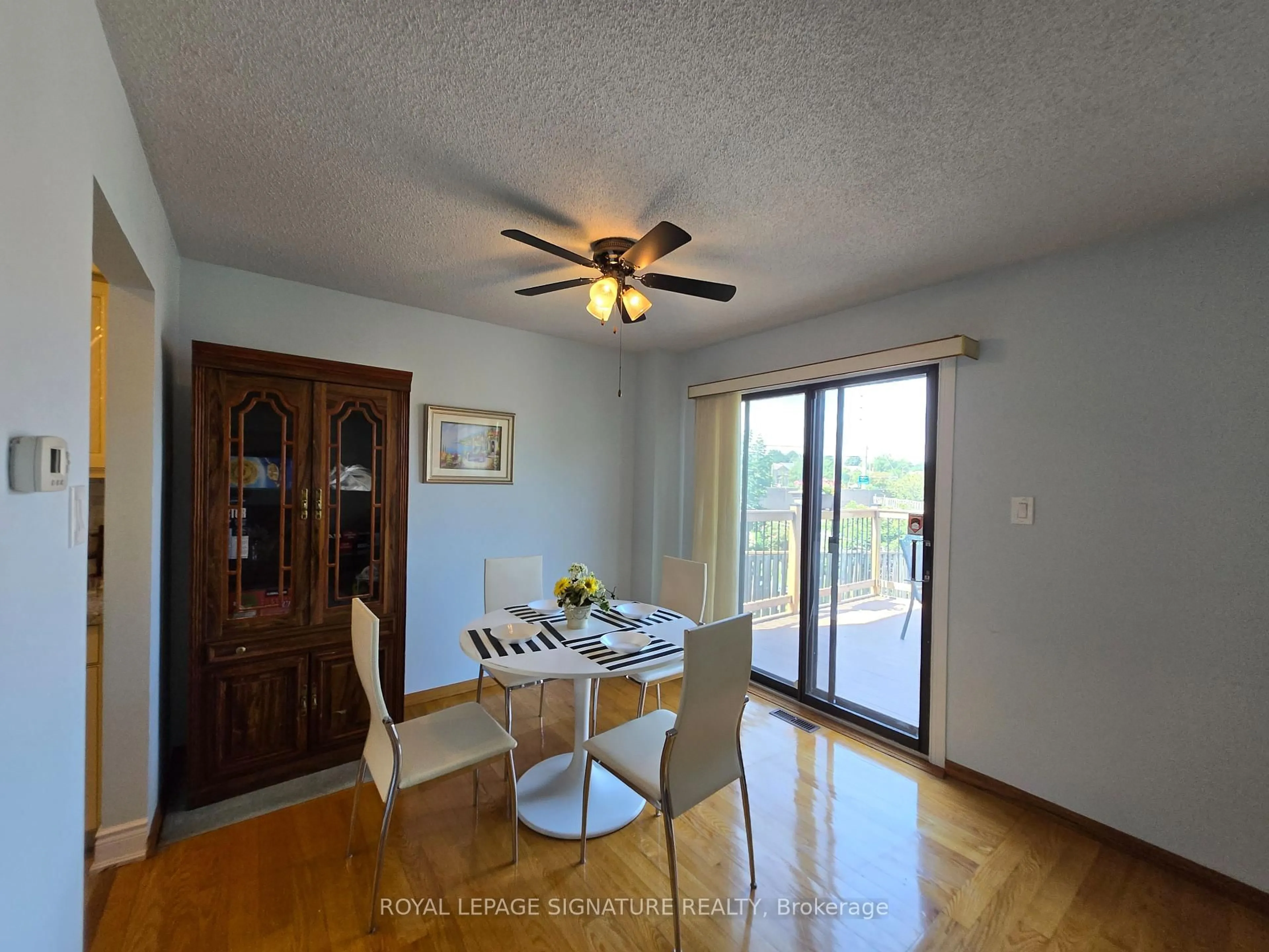 Dining room, wood/laminate floor for 4726 Antelope Cres, Mississauga Ontario L4Z 2W9