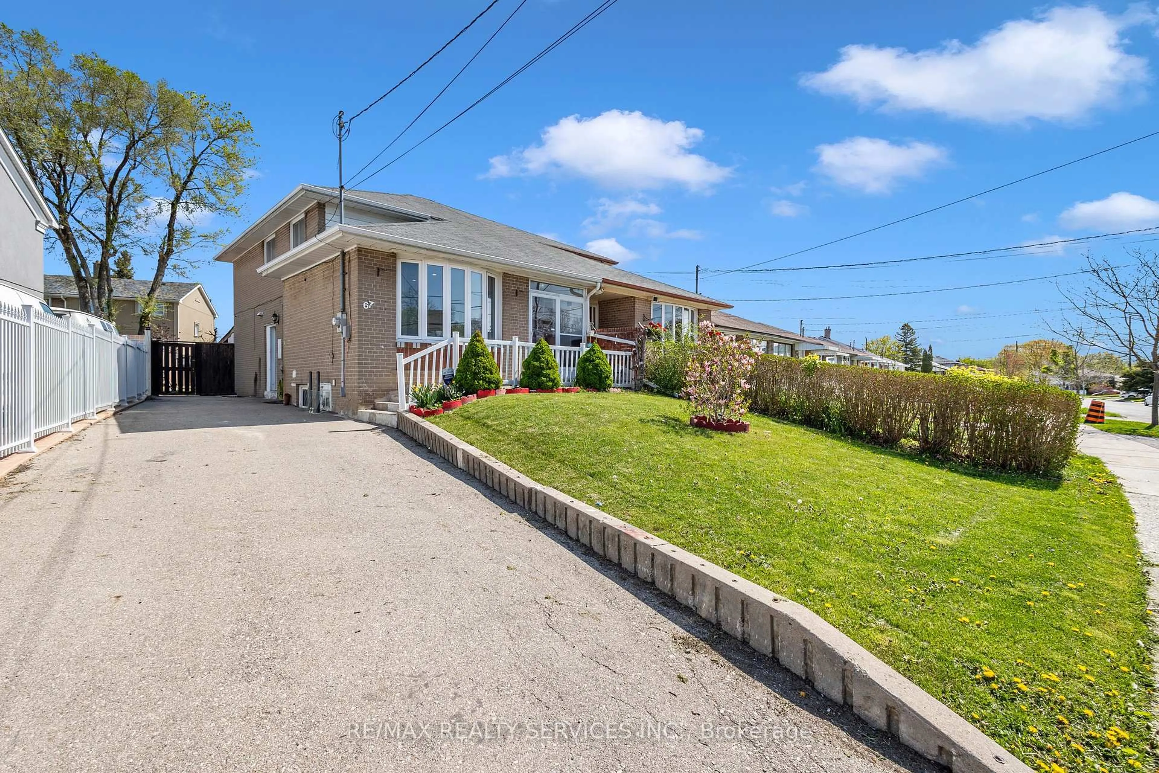A pic from outside/outdoor area/front of a property/back of a property/a pic from drone, street for 67 Northover St, Toronto Ontario M3L 1W6