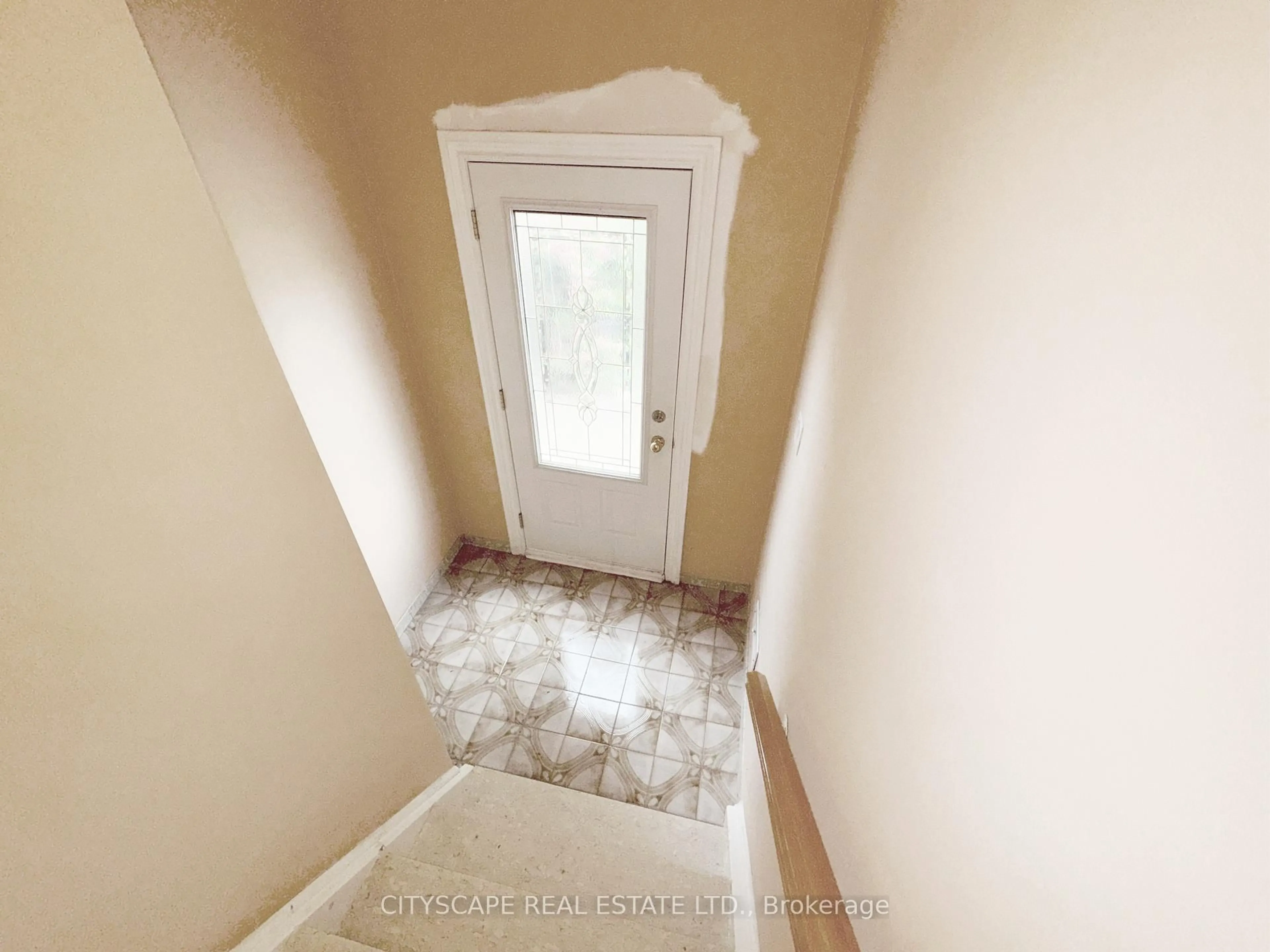 Indoor entryway for 113 Spenvalley Dr, Toronto Ontario M3L 1Z4