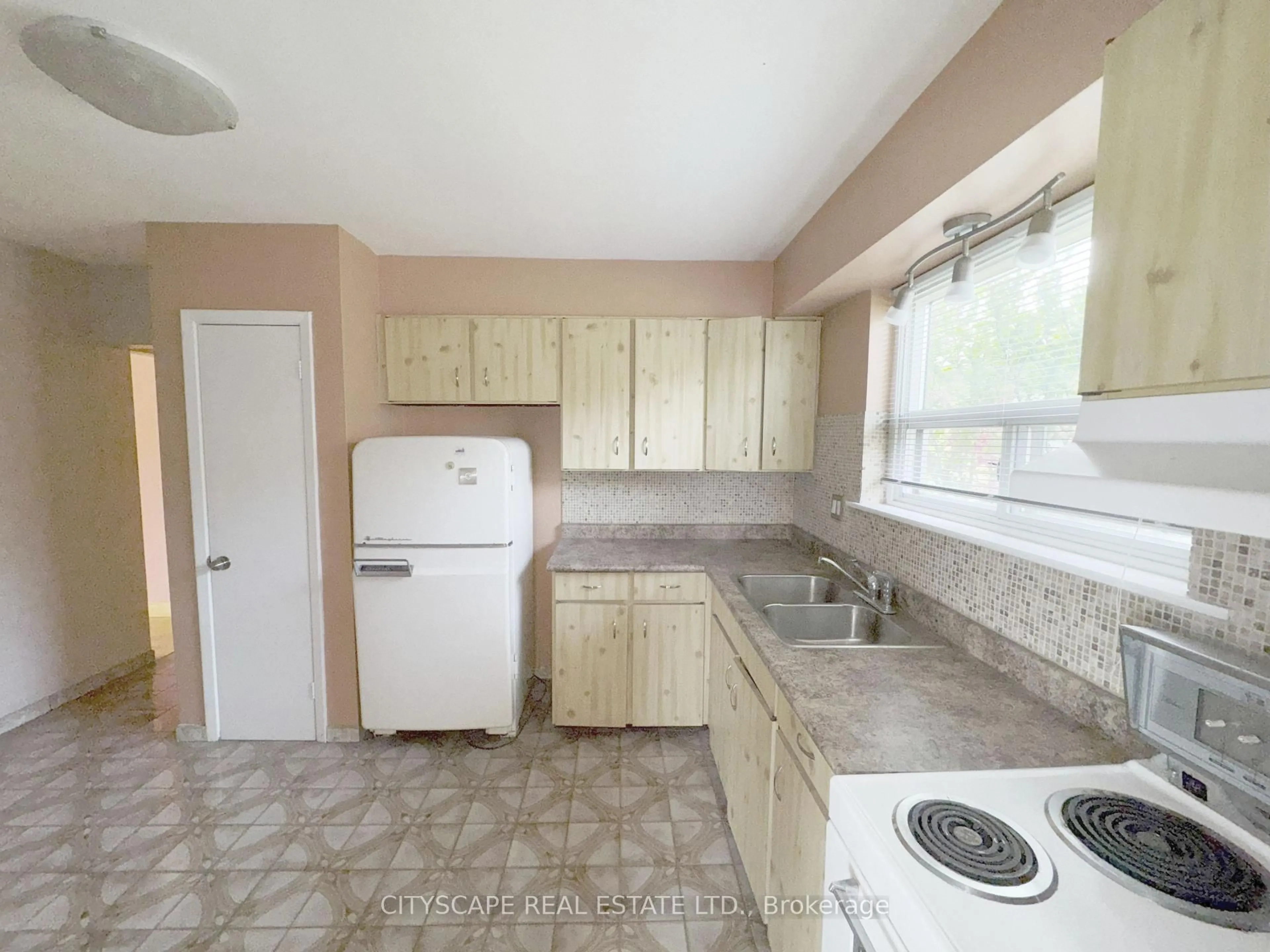 Standard kitchen, unknown for 113 Spenvalley Dr, Toronto Ontario M3L 1Z4