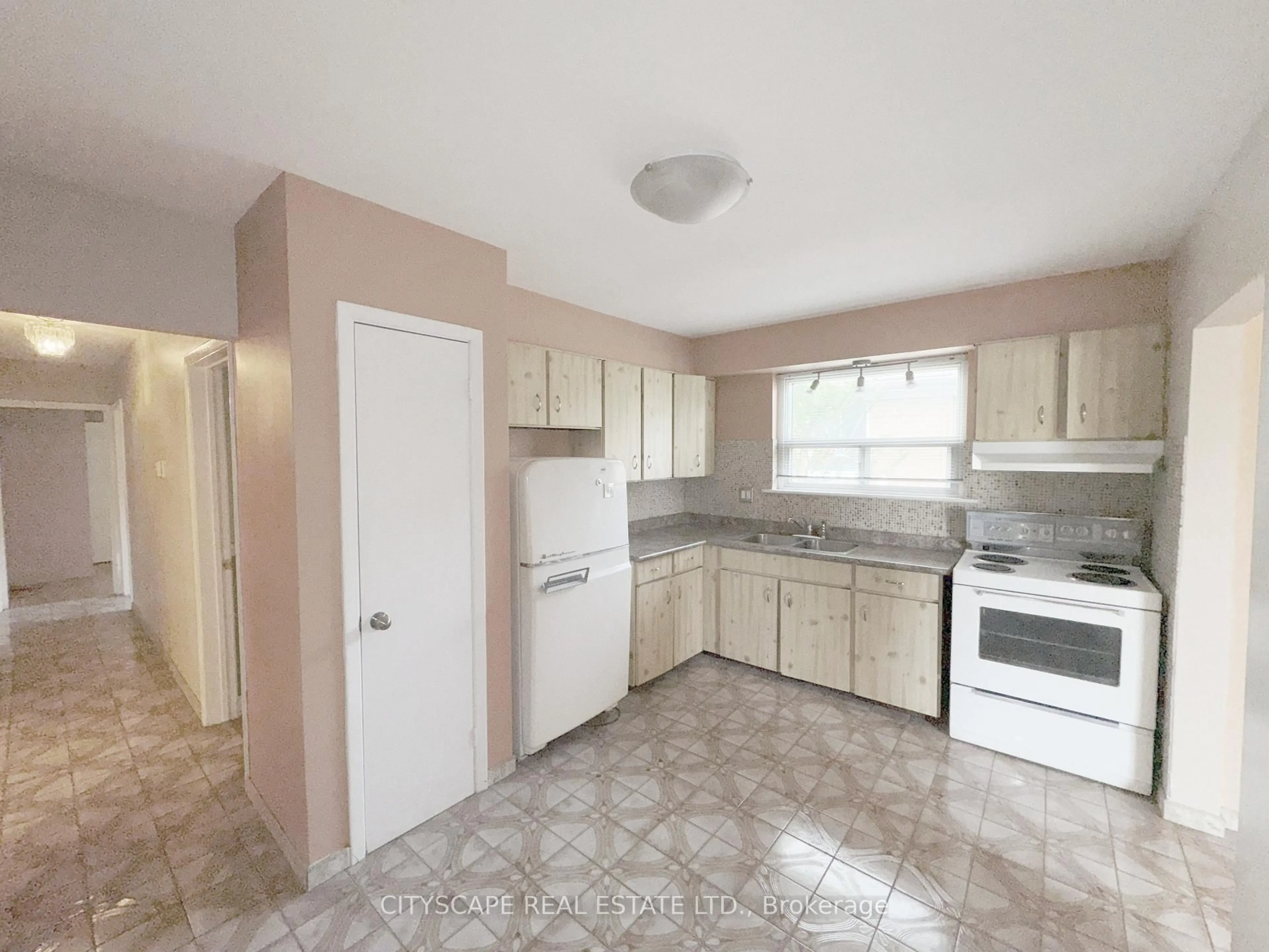 Standard kitchen, ceramic/tile floor for 113 Spenvalley Dr, Toronto Ontario M3L 1Z4