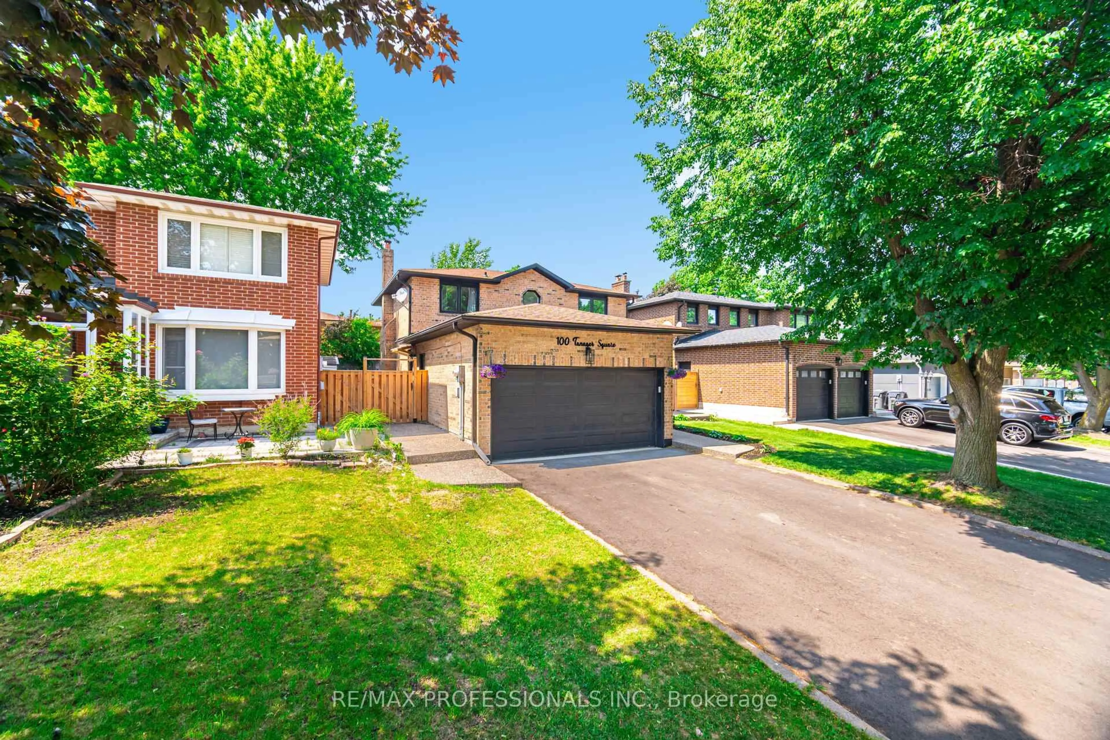 Unknown for 100 Tanager Sq, Brampton Ontario L6Z 1X2