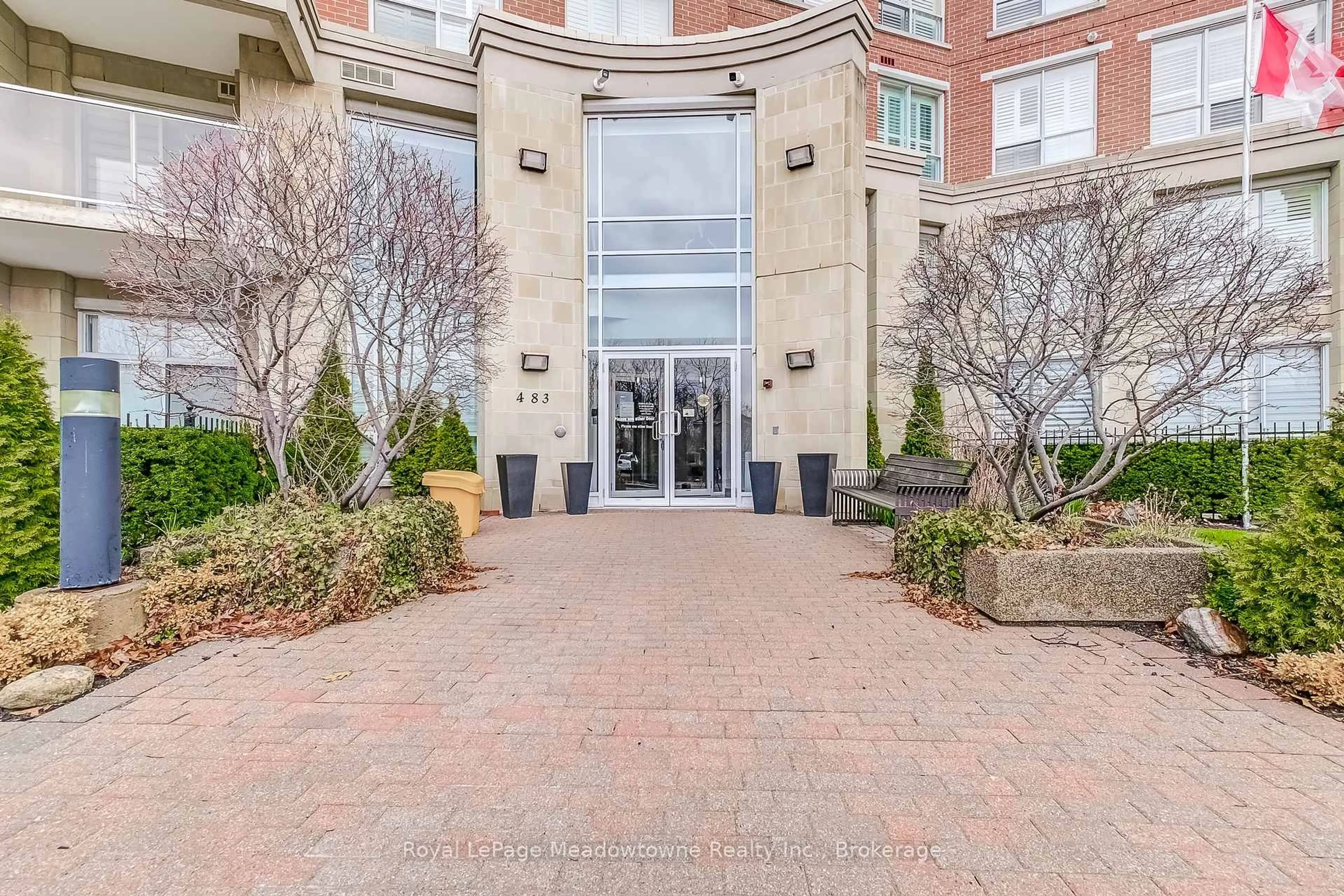 Indoor foyer for 483 Faith Dr #410, Mississauga Ontario L5R 0A1