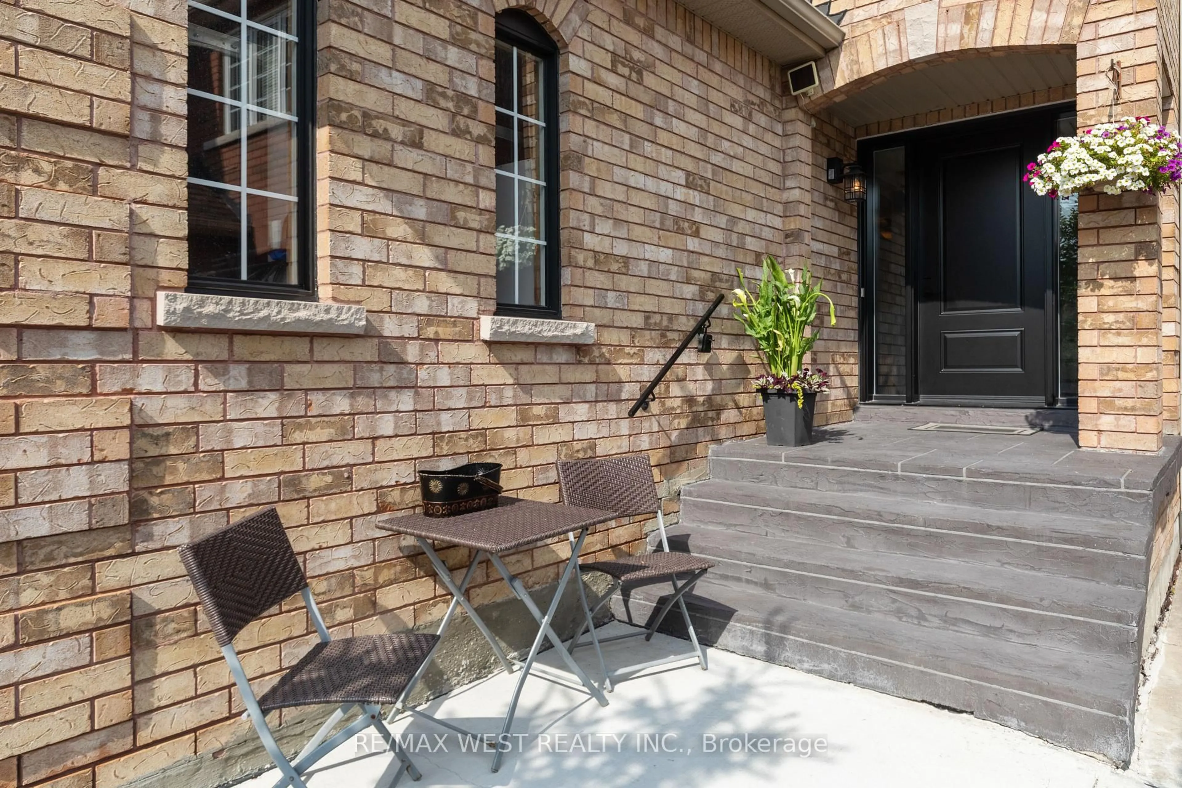 Patio, street for 30 Cross Country Blvd, Caledon Ontario L7E 2N6