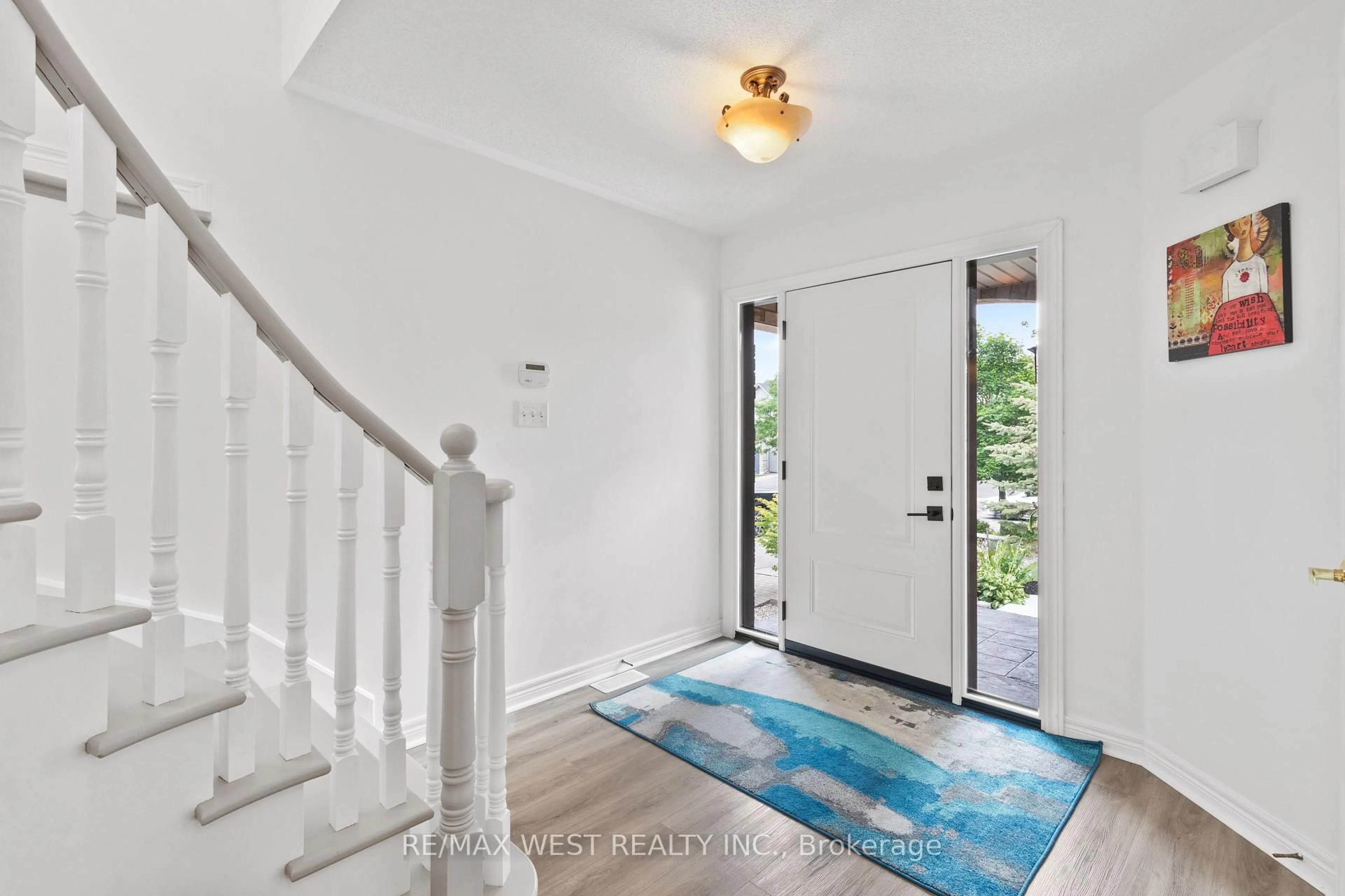 Indoor entryway for 30 Cross Country Blvd, Caledon Ontario L7E 2N6