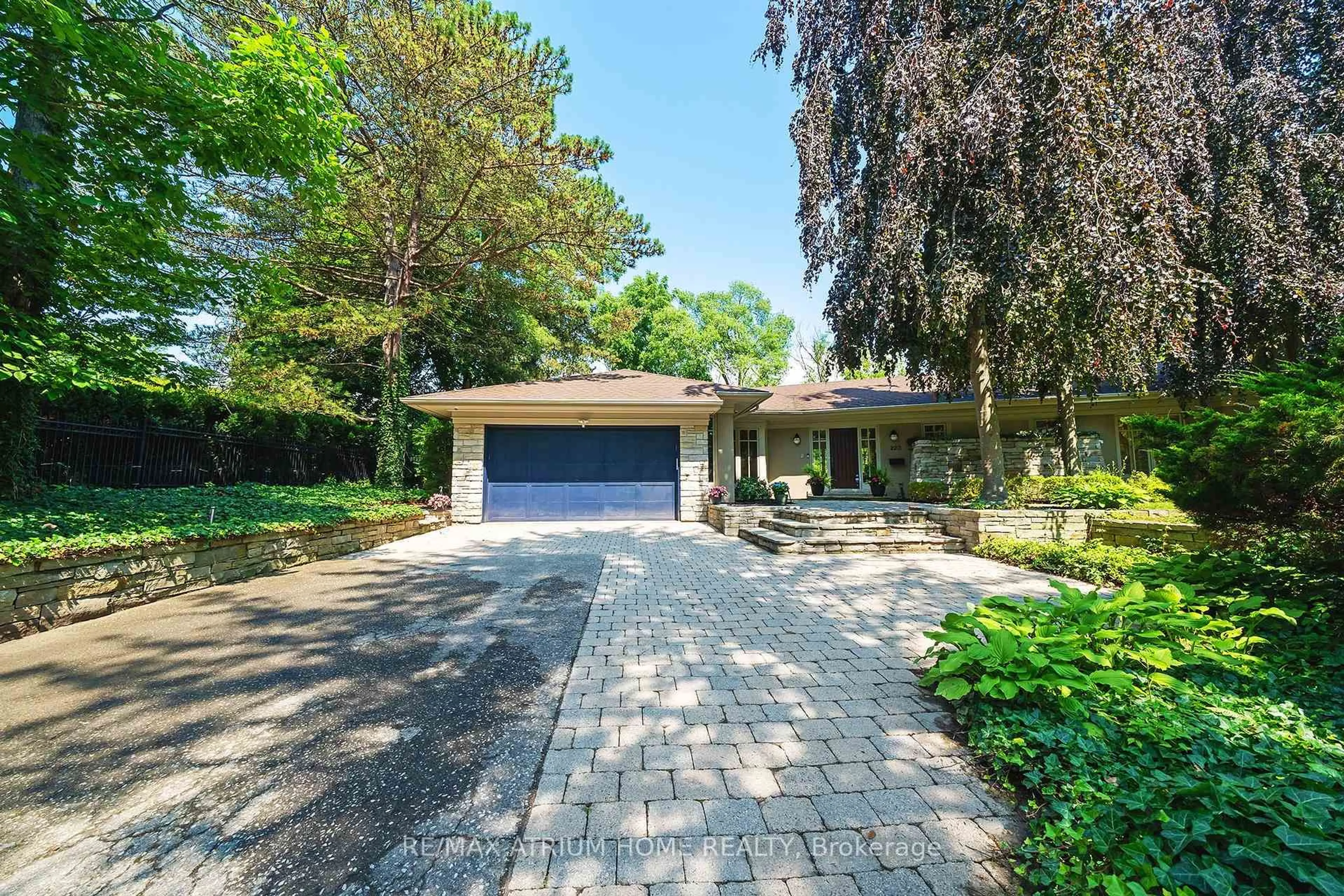 Unknown for 223 Trelawn Ave, Oakville Ontario L6J 4R3