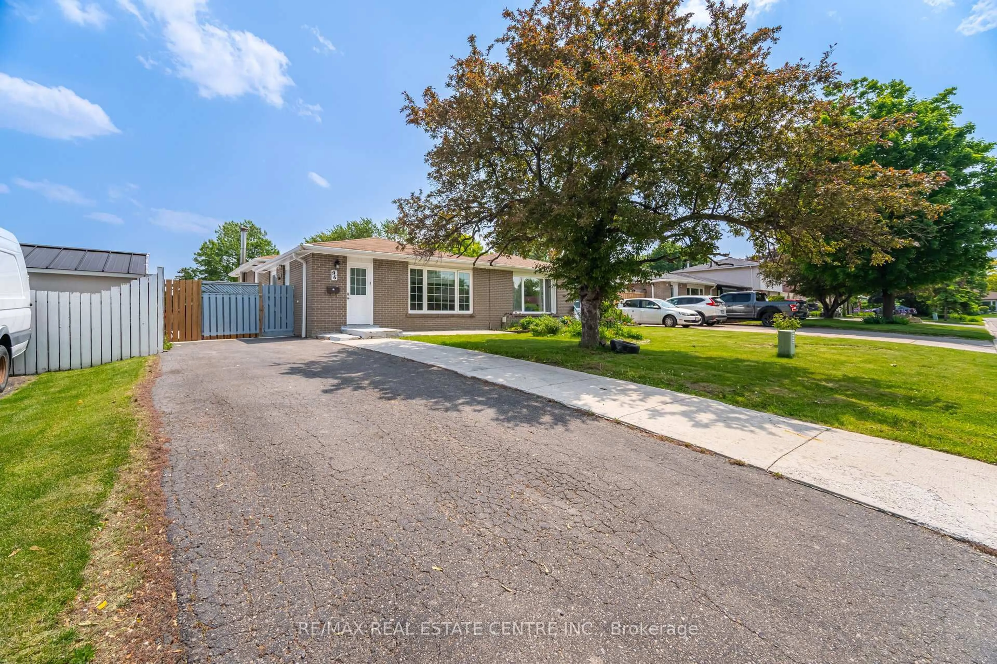 A pic from outside/outdoor area/front of a property/back of a property/a pic from drone, street for 96 Fallingdale Cres, Brampton Ontario L6T 3J6