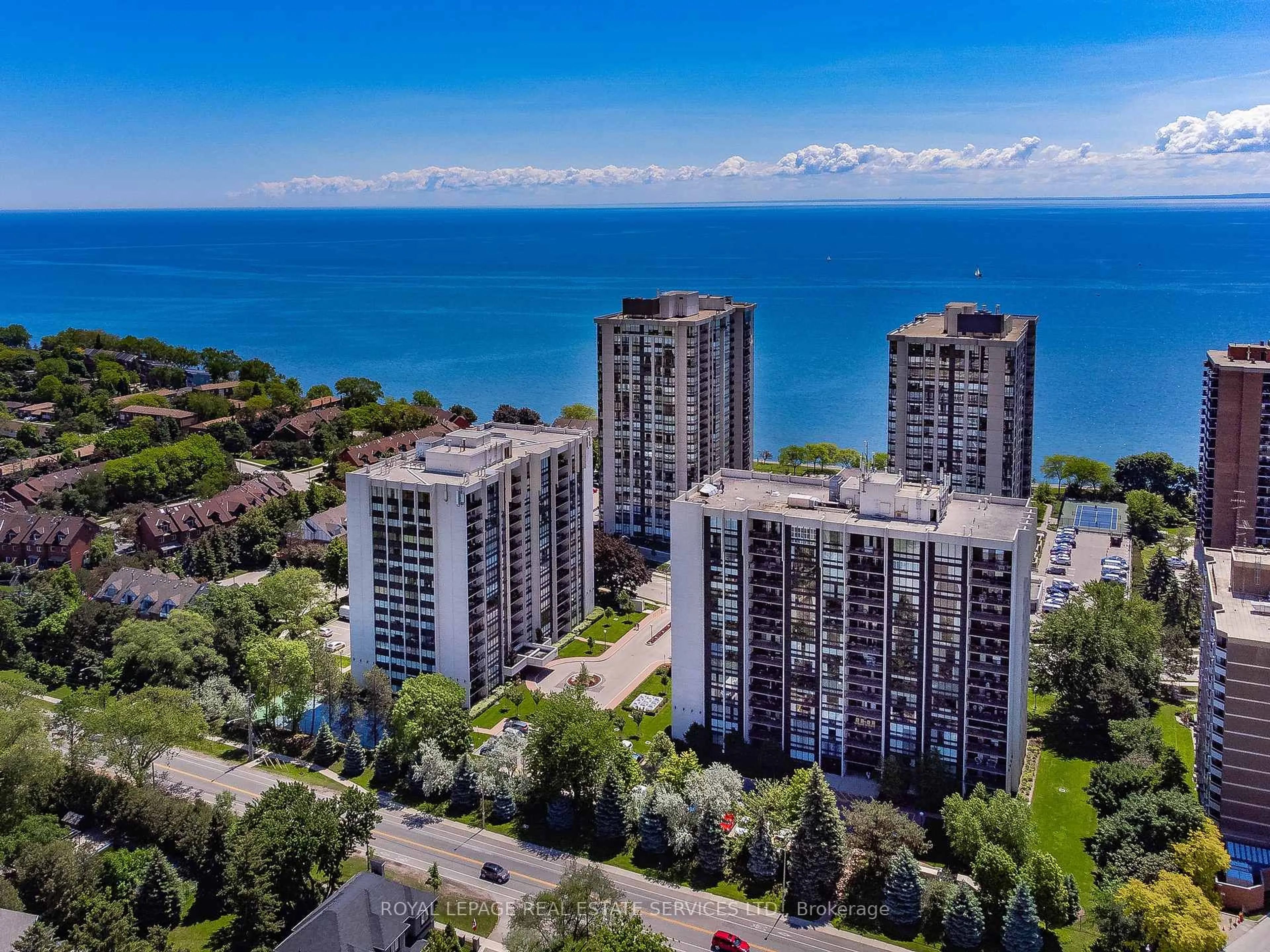 A pic from outside/outdoor area/front of a property/back of a property/a pic from drone, city buildings view from balcony for 2185 Marine Dr #1402, Oakville Ontario L6L 5L6