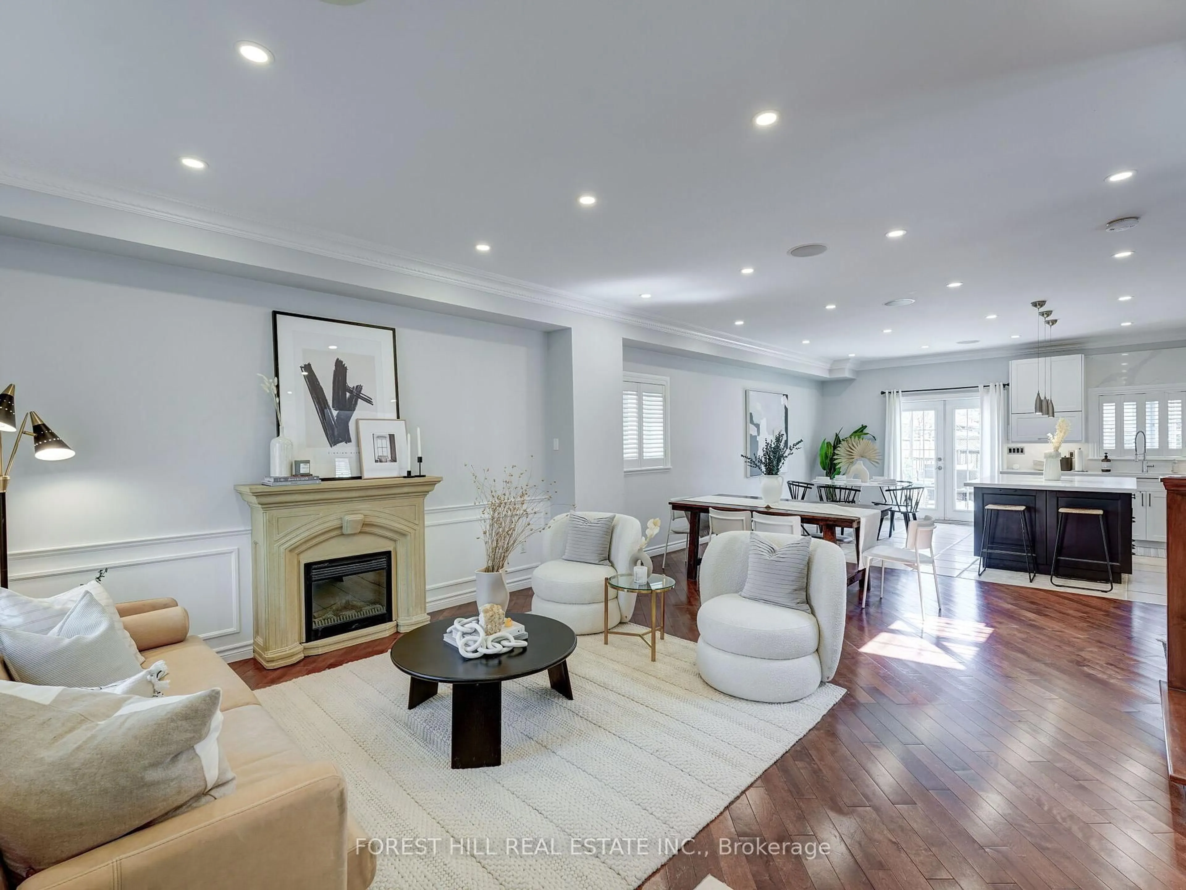 Living room with furniture, unknown for 33 Rothsay Ave, Toronto Ontario M8Z 4M2