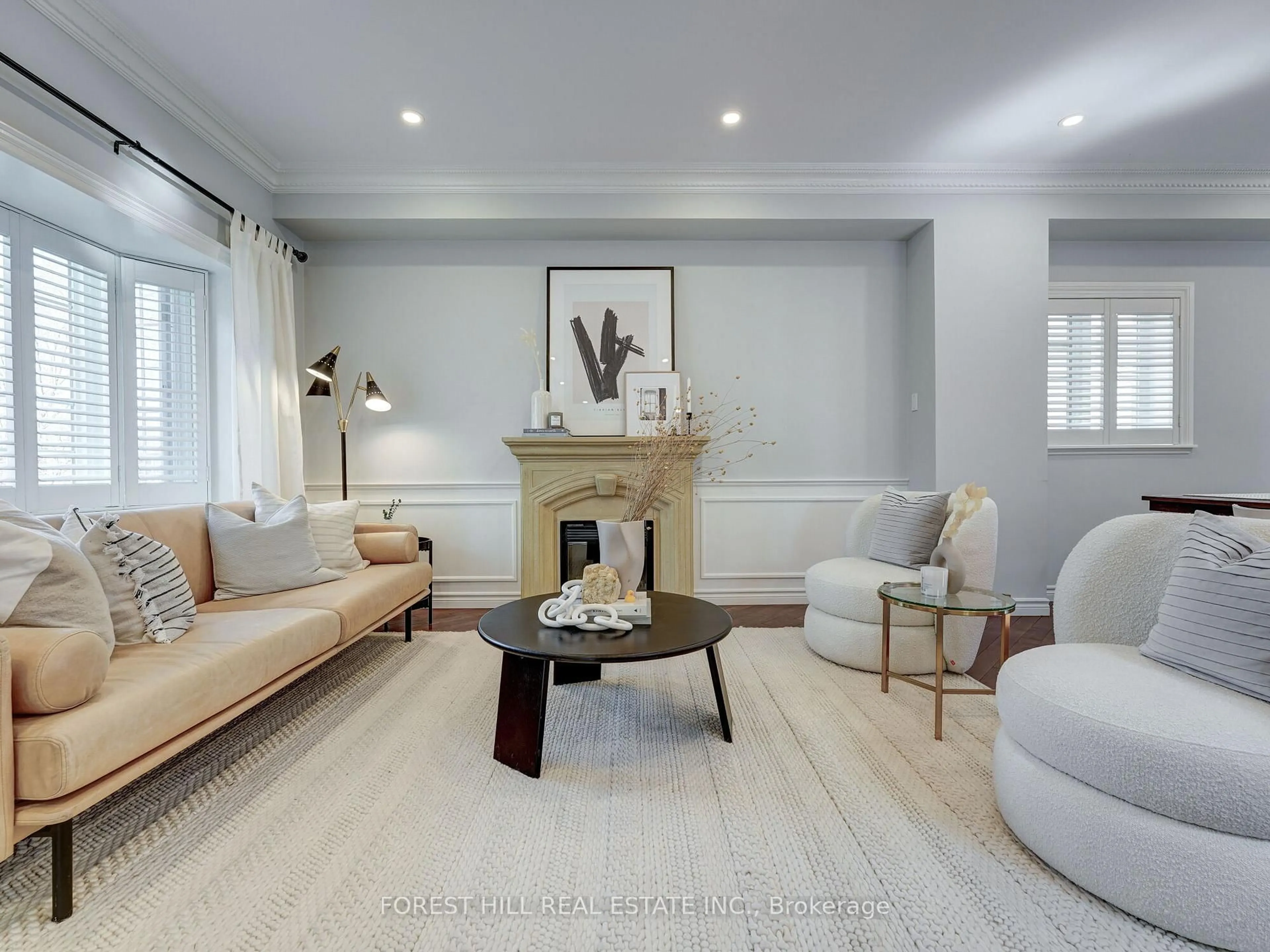 Living room with furniture, unknown for 33 Rothsay Ave, Toronto Ontario M8Z 4M2