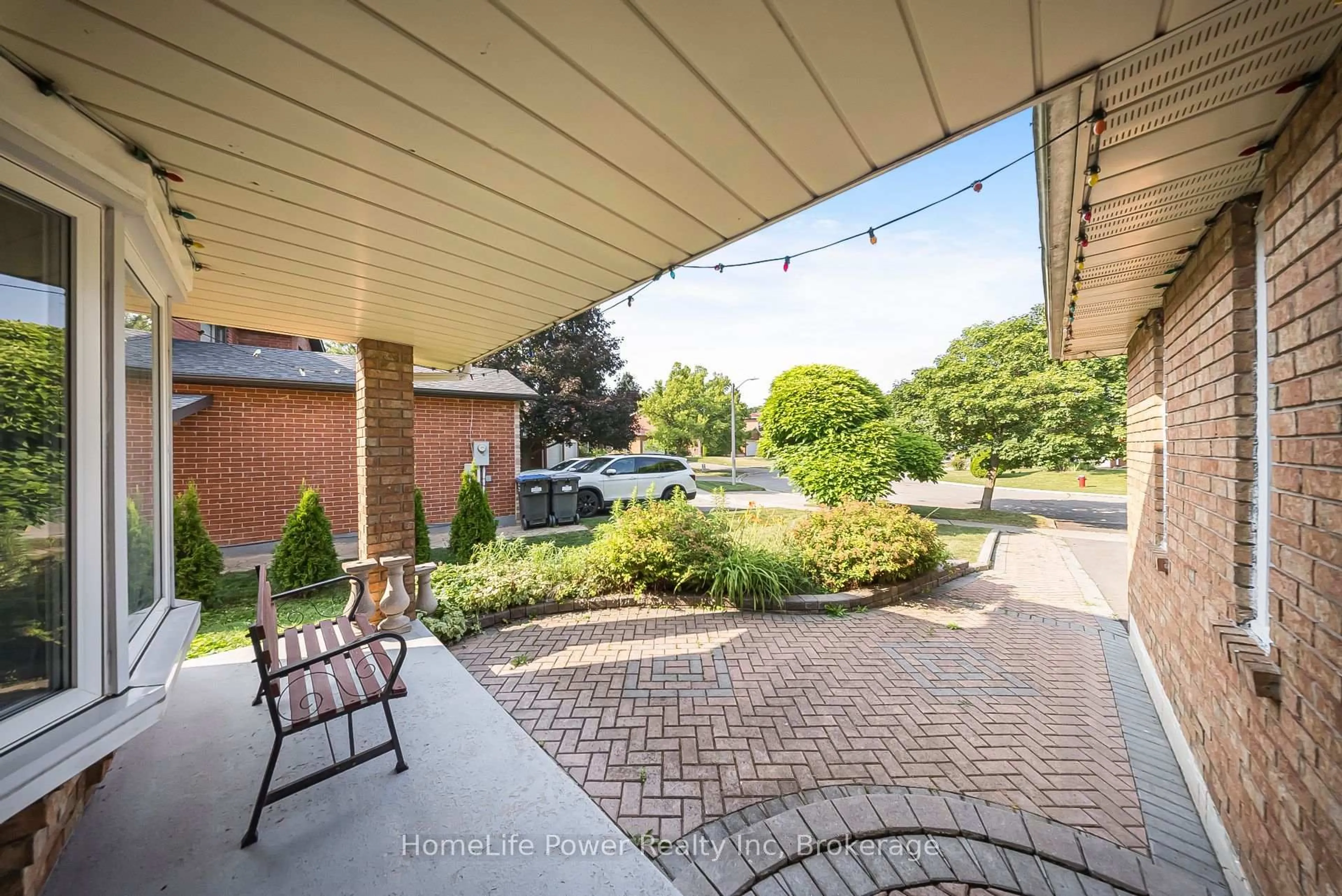Patio, street for 32 Chopin Cres, Brampton Ontario L6Y 2S1