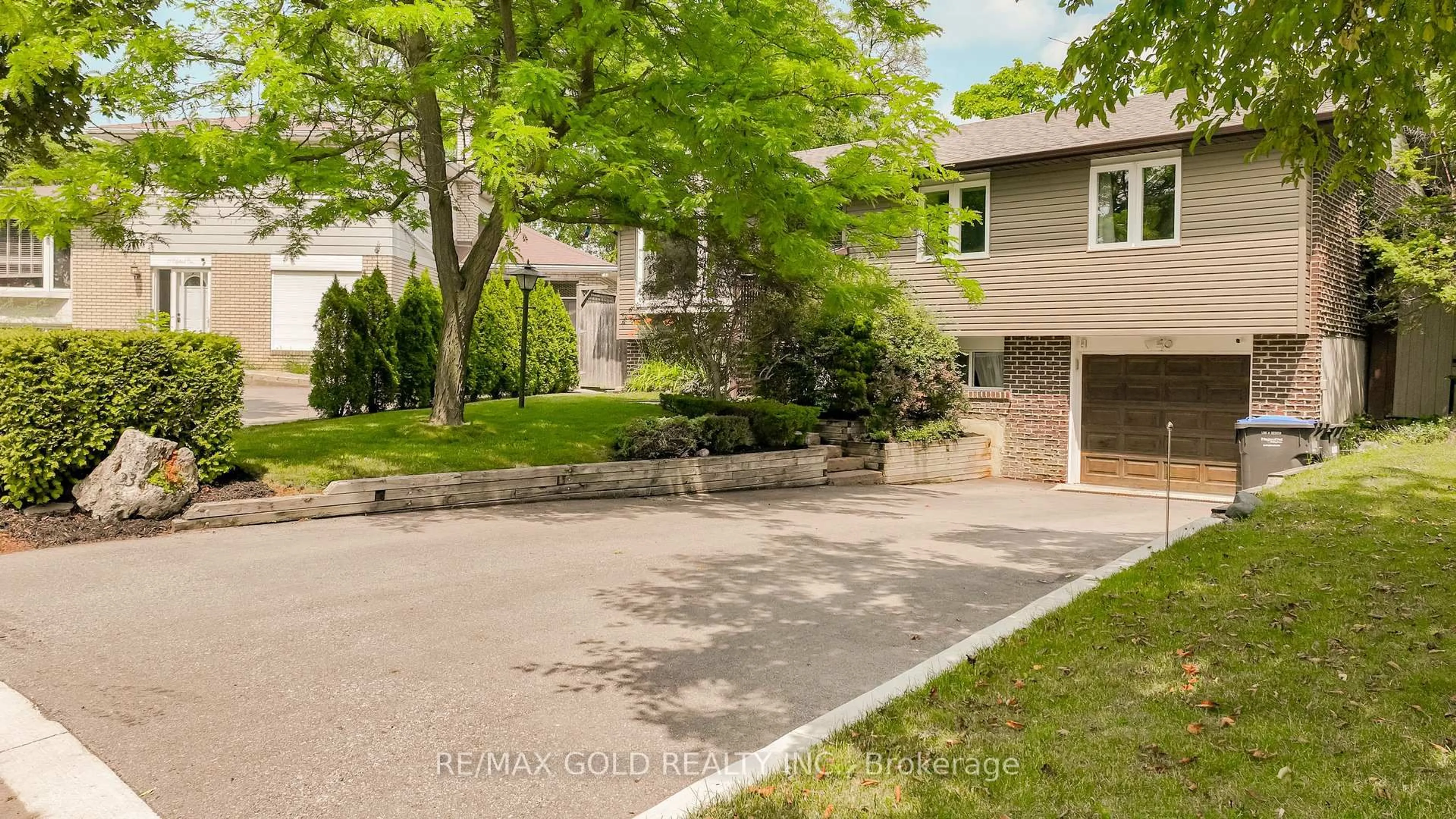 Unknown for 23 Edgebrook Cres, Brampton Ontario L6T 1Y6