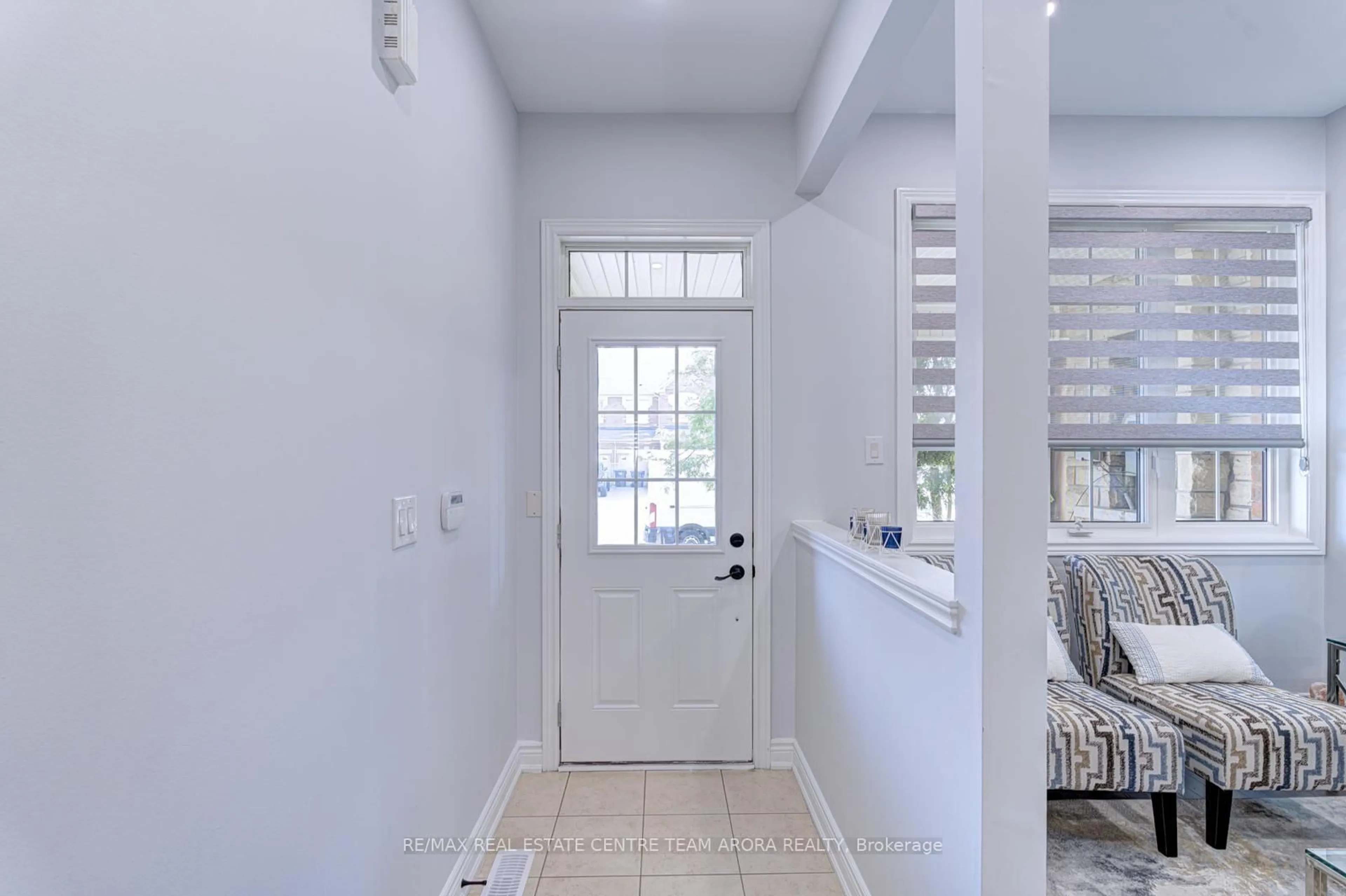 Indoor entryway for 57 Sky Harbour Dr, Brampton Ontario L6Y 0V3